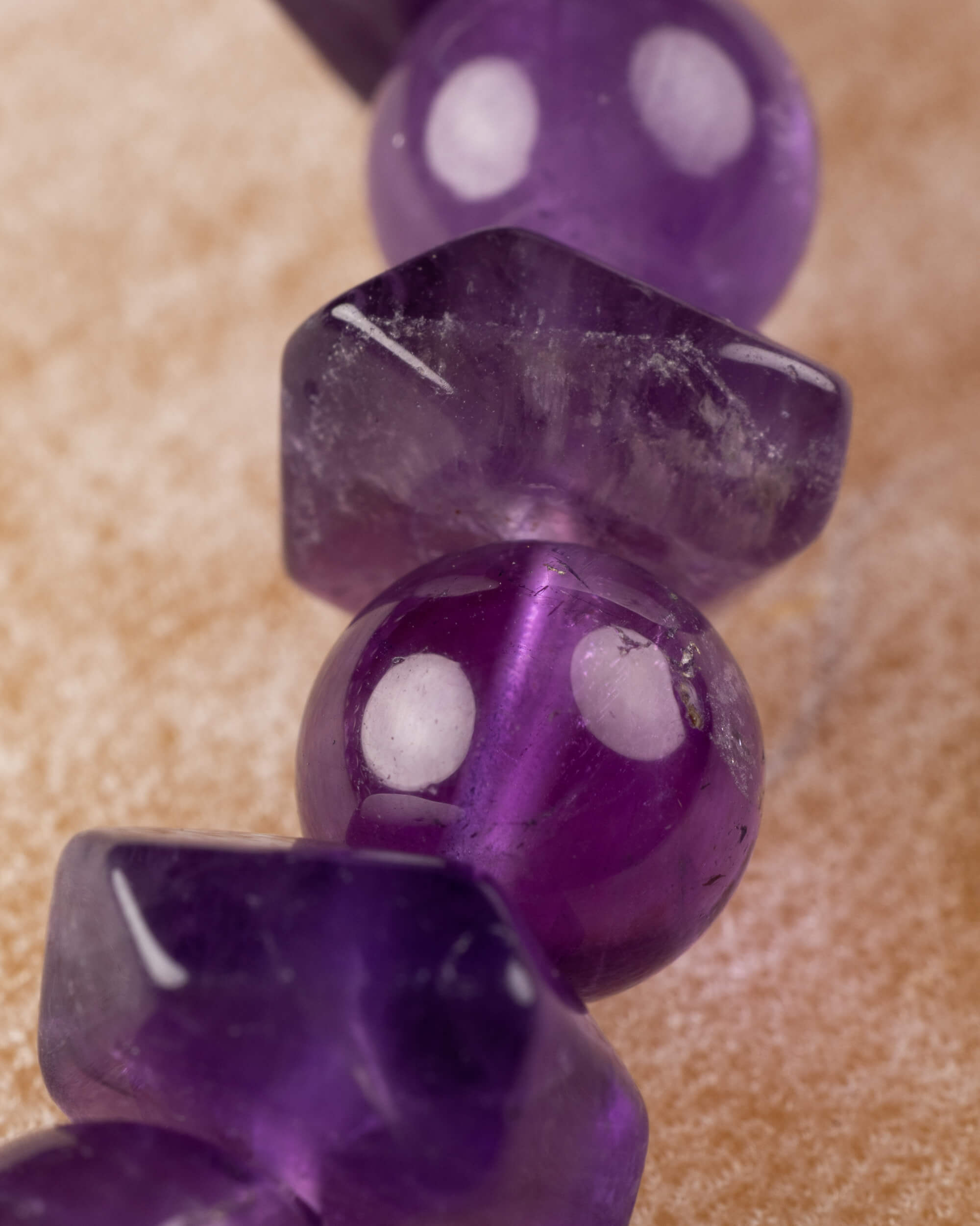 Pulsera de Amatista 8 mm y Cuentas Irregulares - Visión Profunda