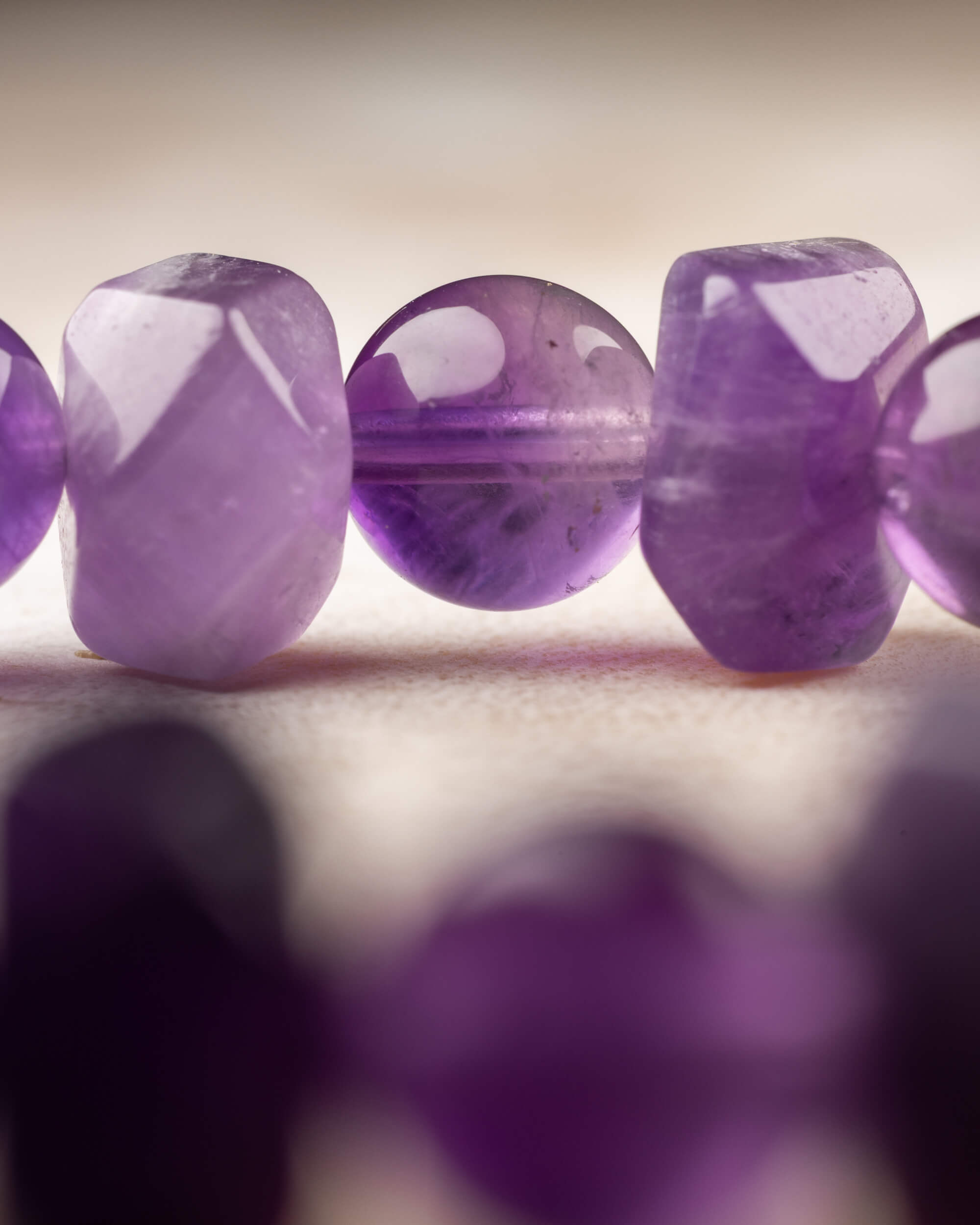 Pulsera de Amatista 8 mm y Cuentas Irregulares - Visión Profunda