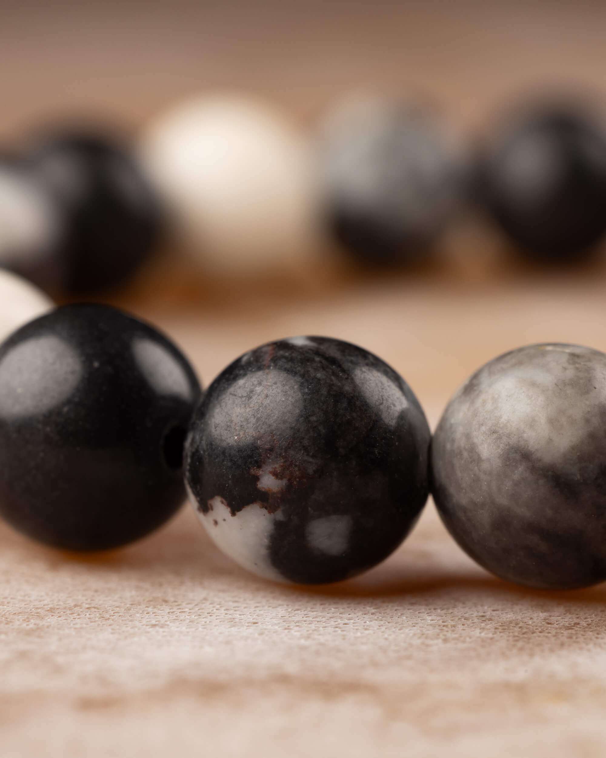 Pulsera de Jaspe Cebra 8 mm - Equilibrio y Dirección