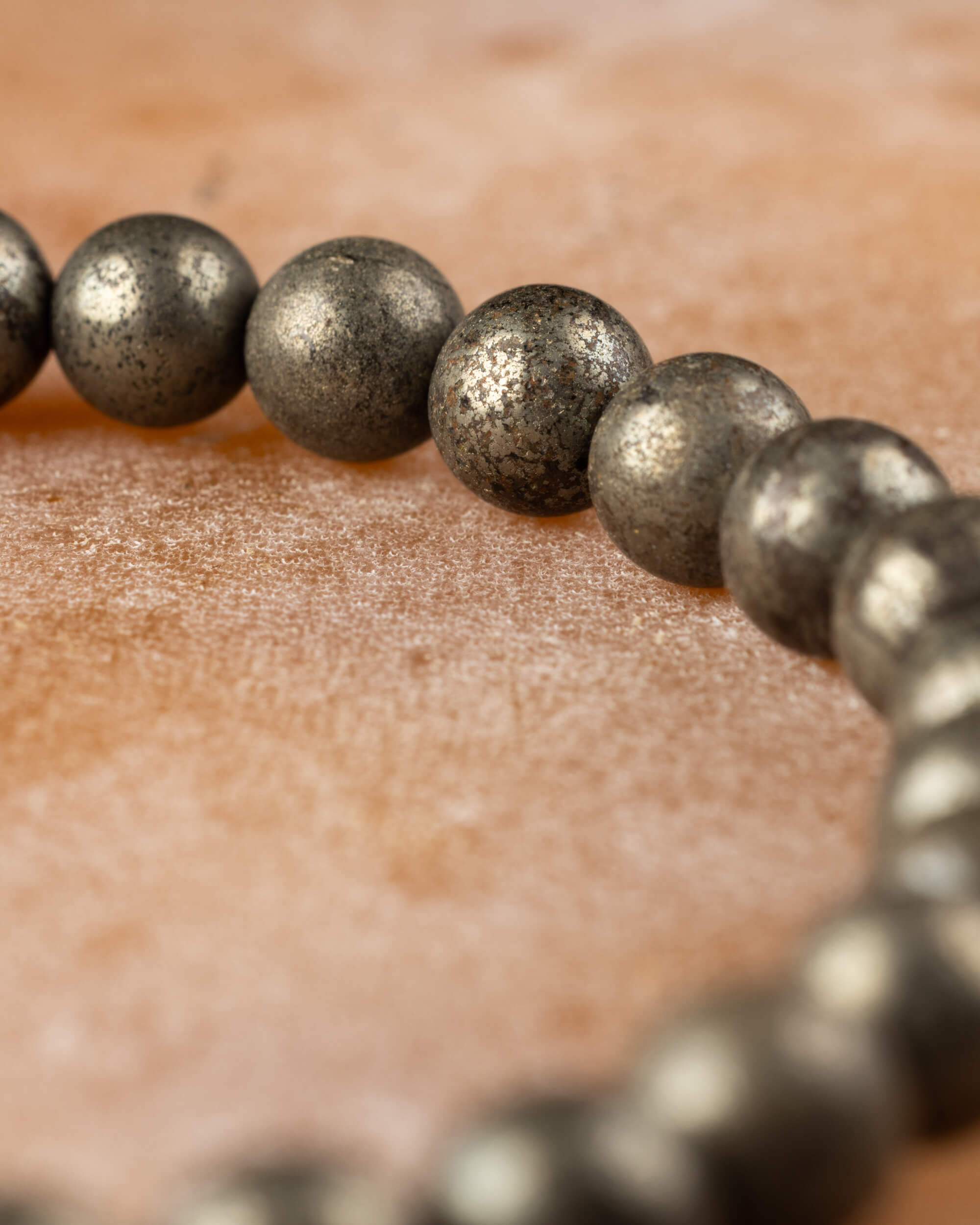 Pulsera de Pirita 6 mm - Enfoque y Estructura