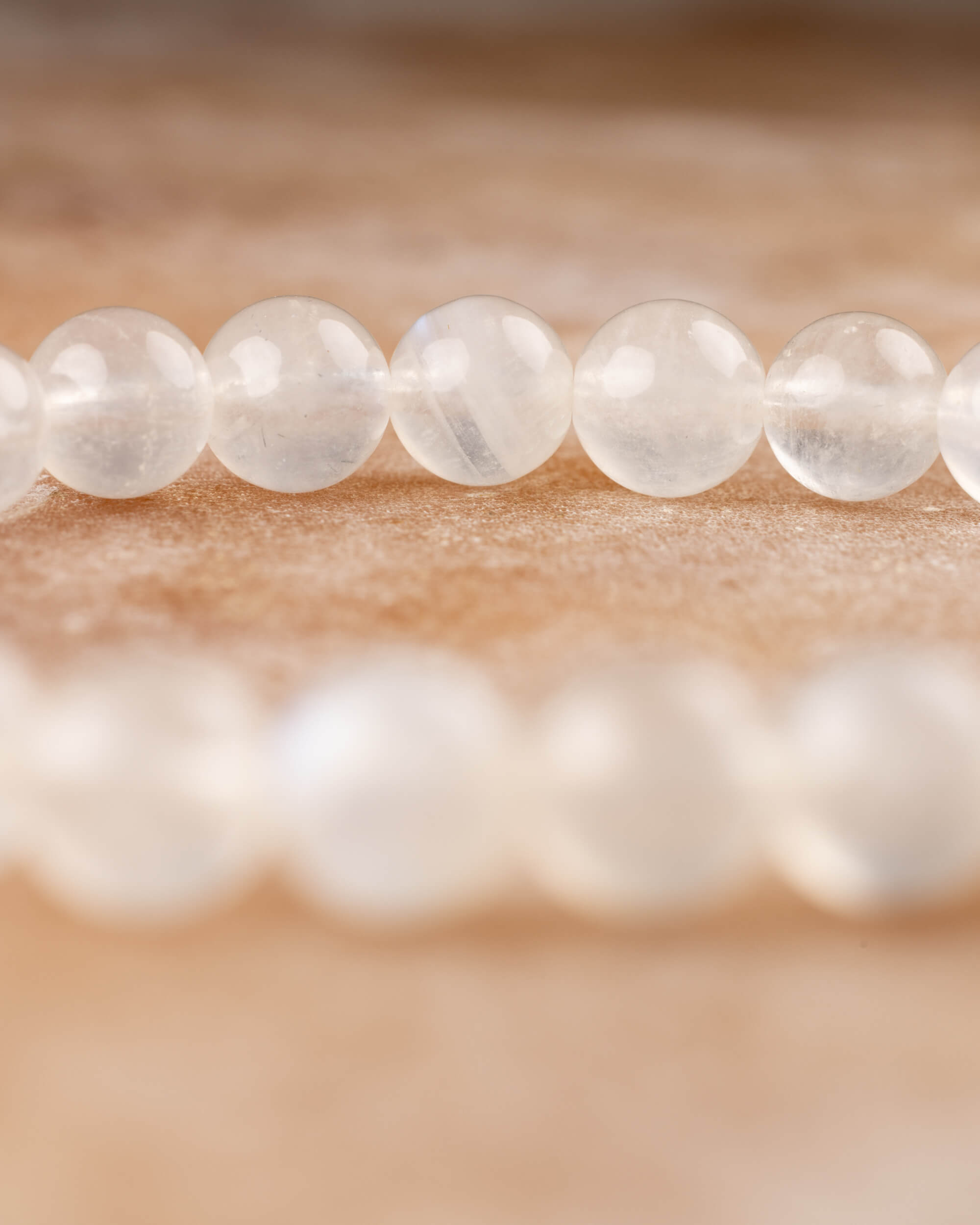 Pulsera de Piedra Luna 7 mm - Ritmo Cíclico y Calma
