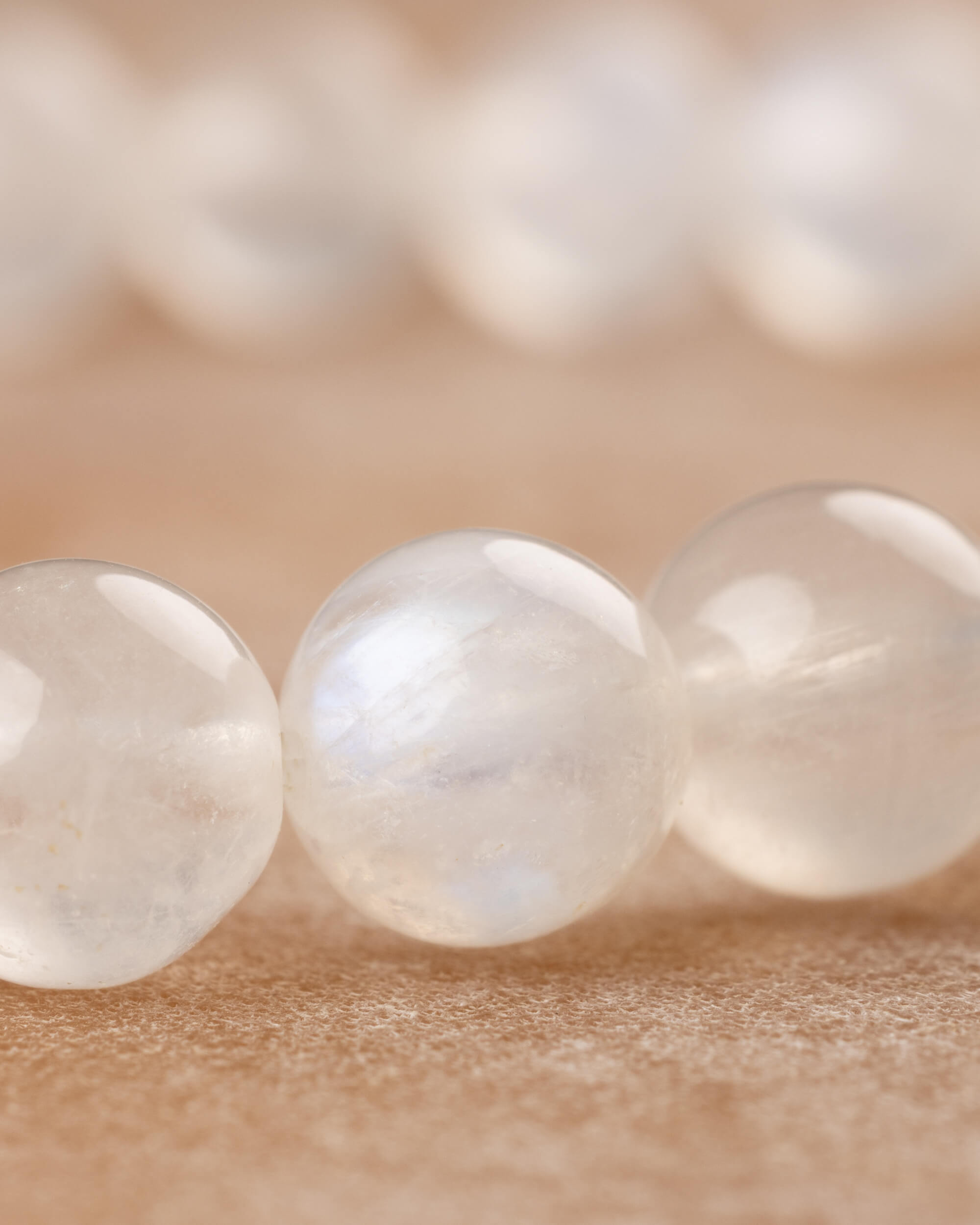 Pulsera de Piedra Luna 7 mm - Ritmo Cíclico y Calma