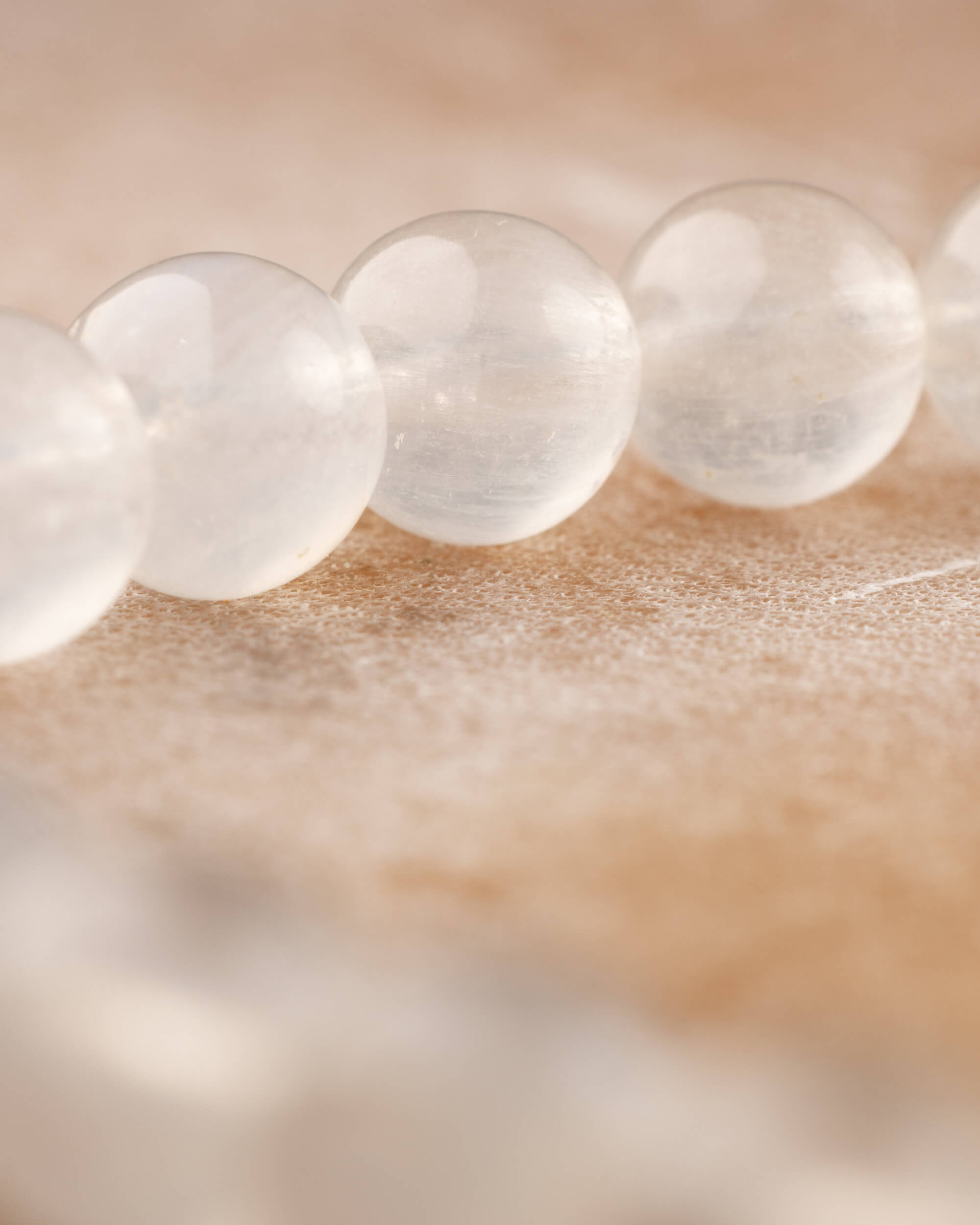 Pulsera de Piedra Luna 7 mm - Ritmo Cíclico y Calma