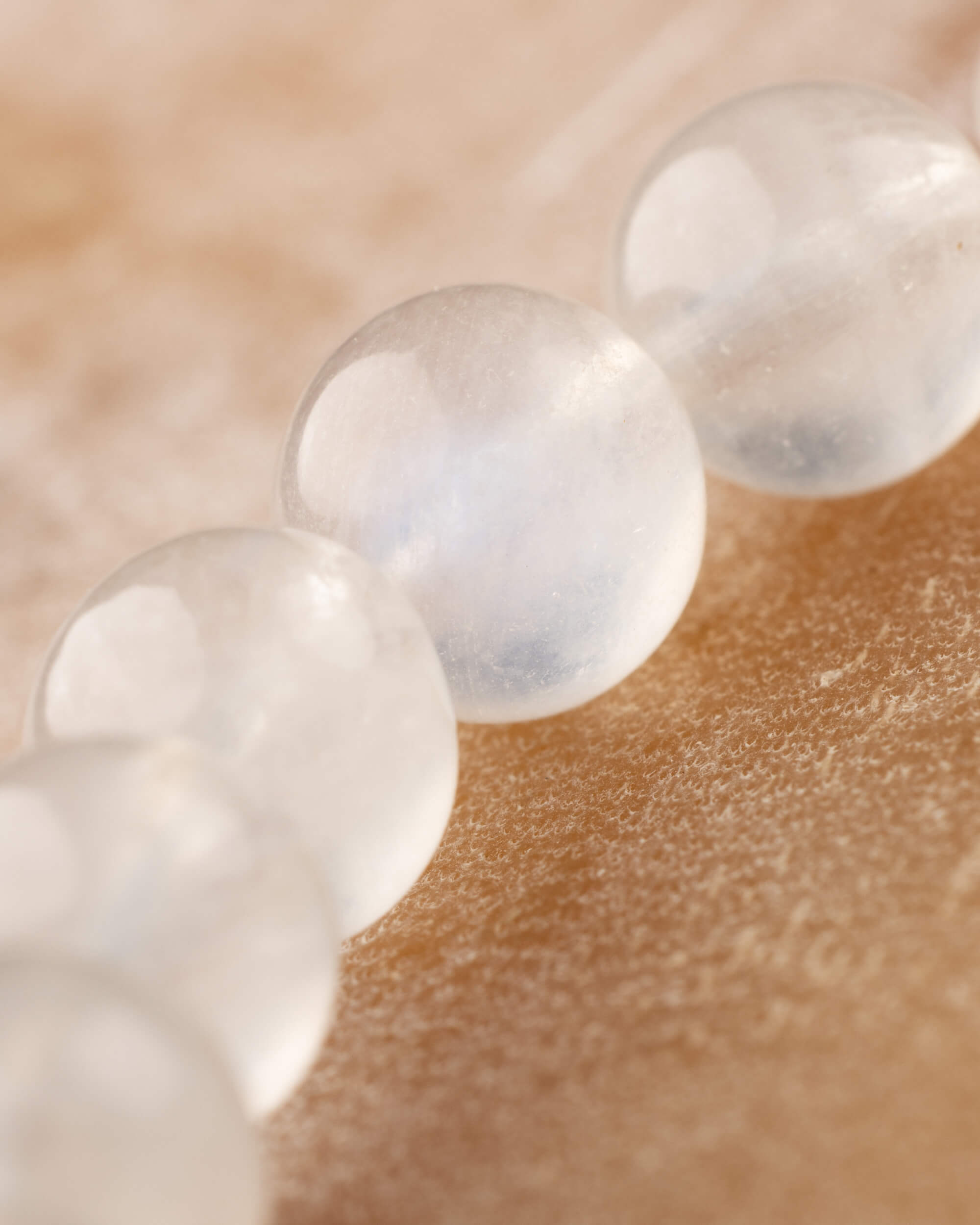 Pulsera de Piedra Luna 7 mm - Ritmo Cíclico y Calma