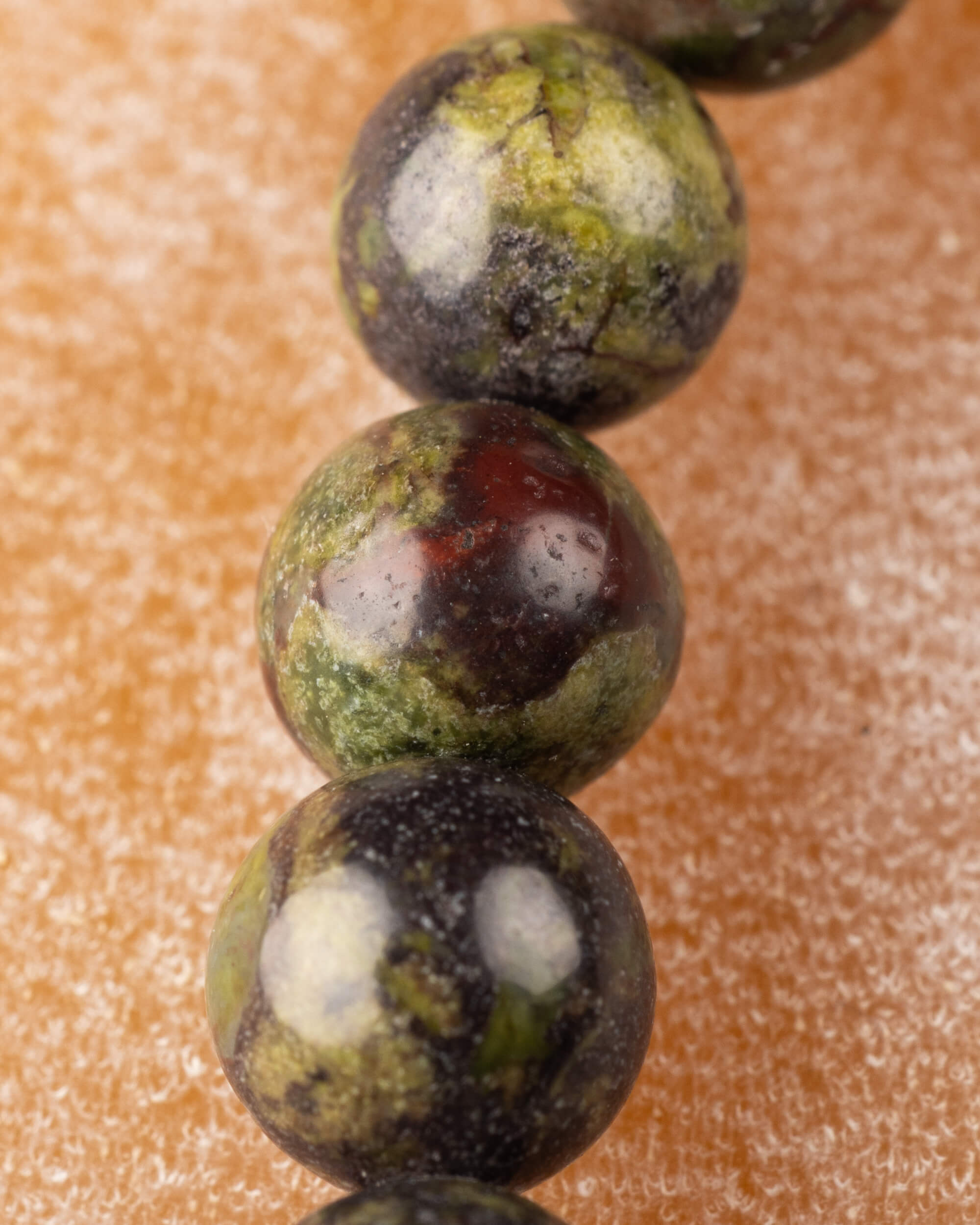 Pulsera de Jaspe Sangre de Dragón 6 mm - Poder Digno y Corazón