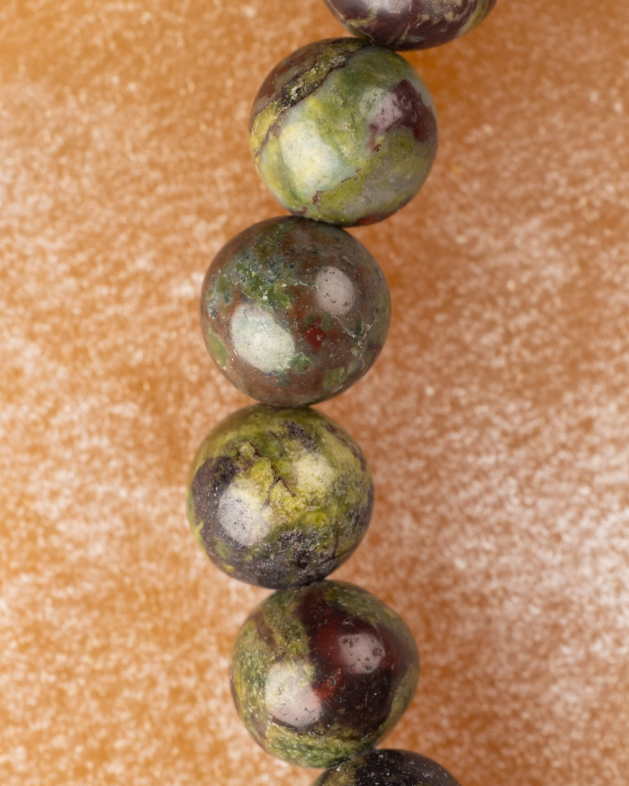 Pulsera de Jaspe Sangre de Dragón 6 mm - Poder Digno y Corazón