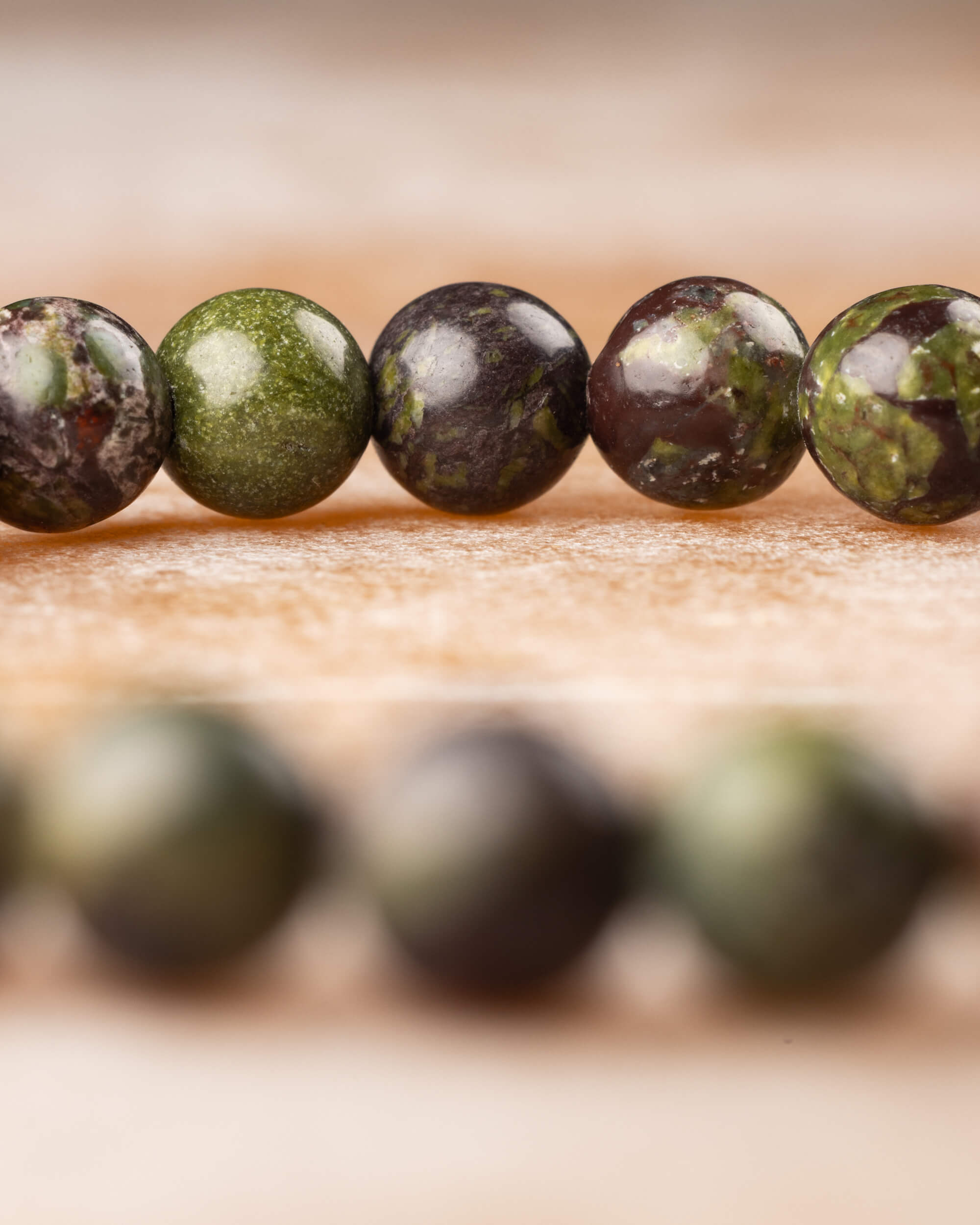 Pulsera de Jaspe Sangre de Dragón 6 mm - Poder Digno y Corazón