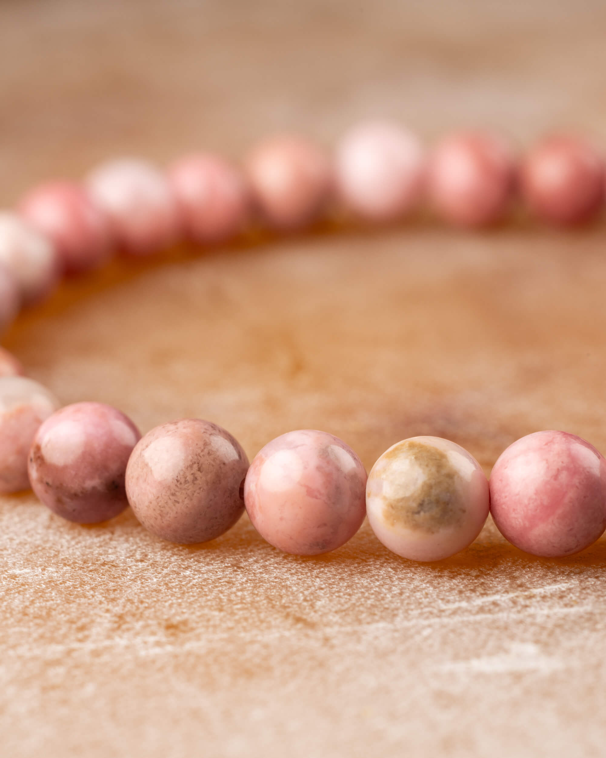 Pulsera de Rodonita Rosa 6 mm - Amor Firme y Dignidad
