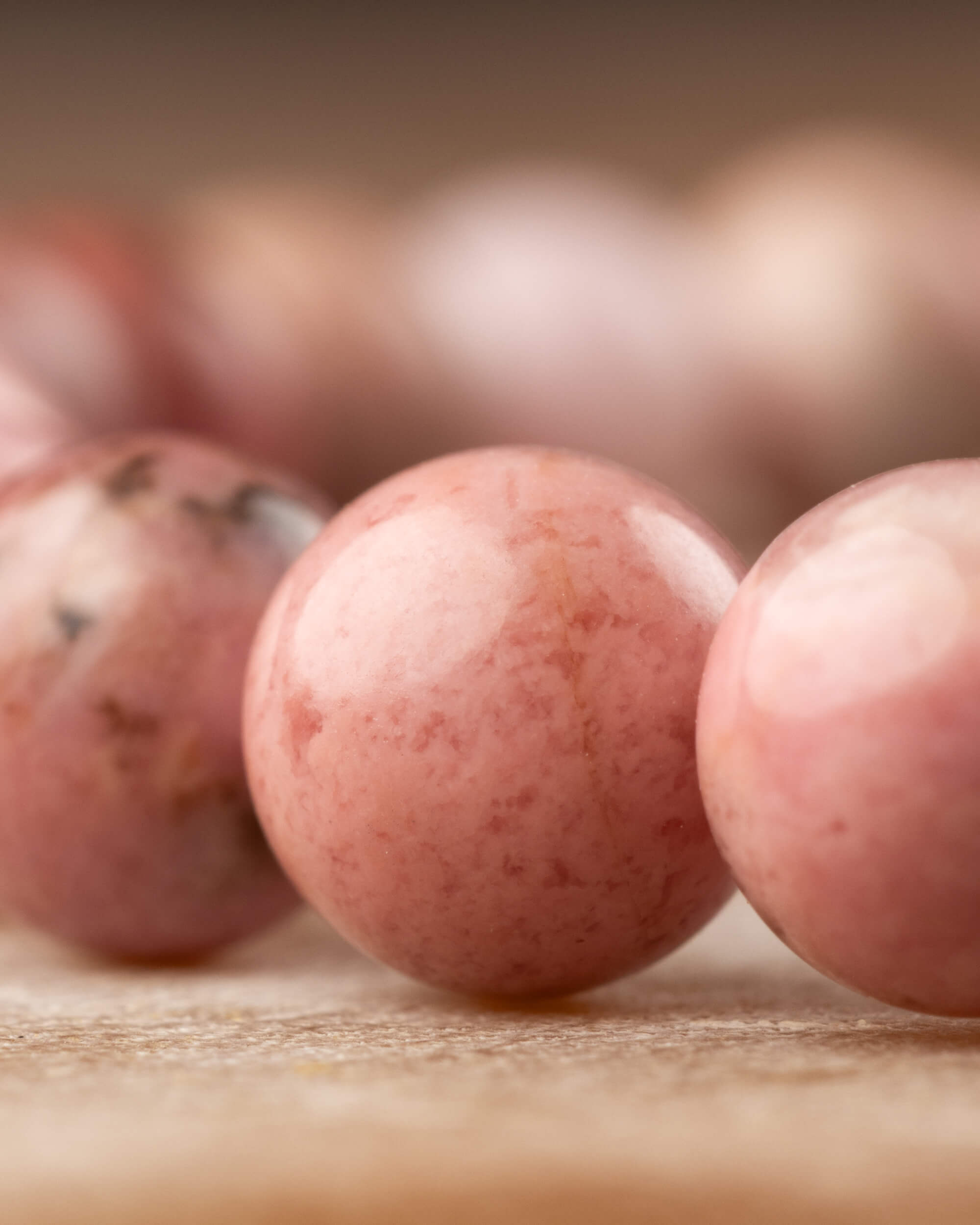 Pulsera de Rodonita Rosa 6 mm - Amor Firme y Dignidad