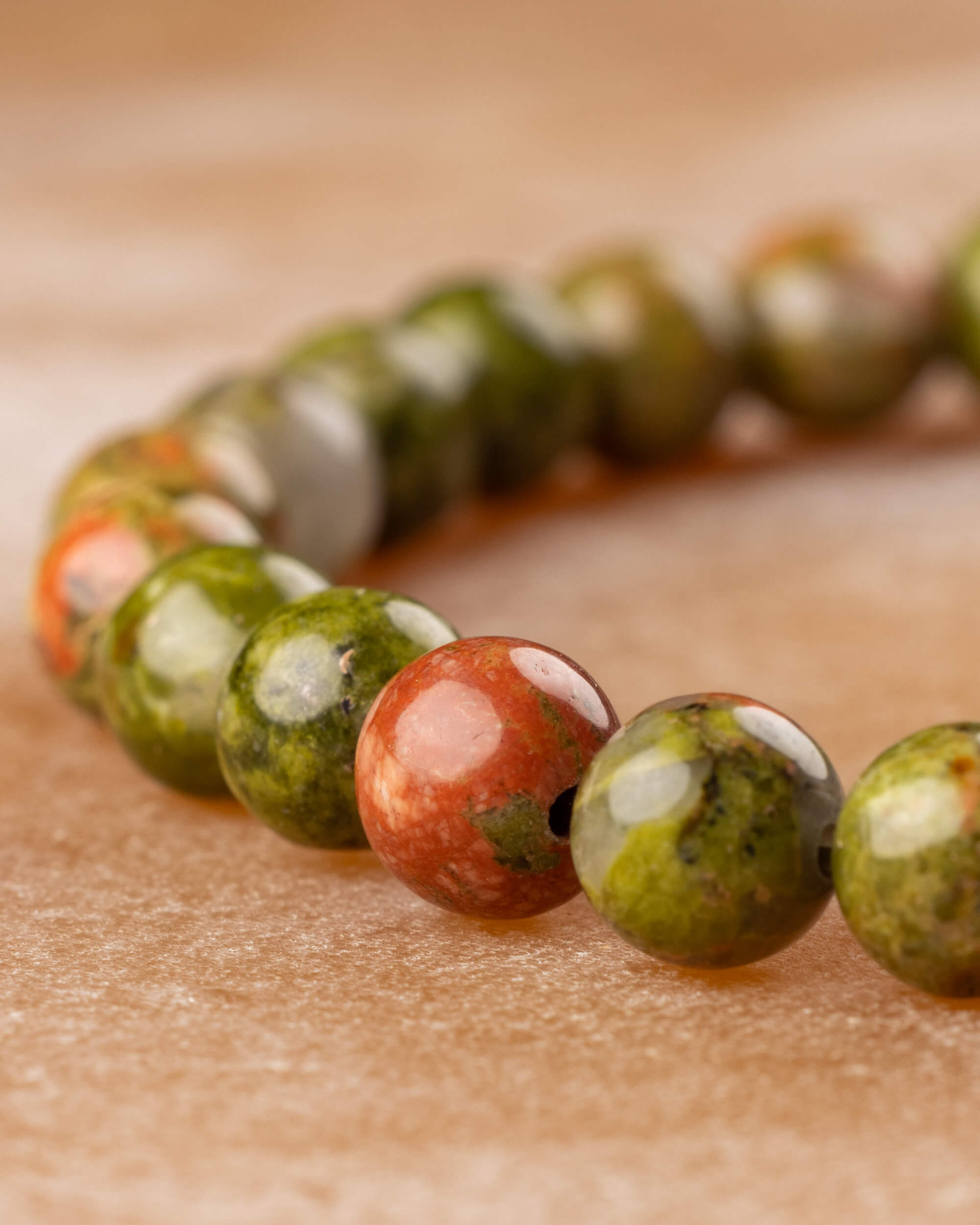 Pulsera de Jaspe Unakita 6 mm - Sentir y Dignidad