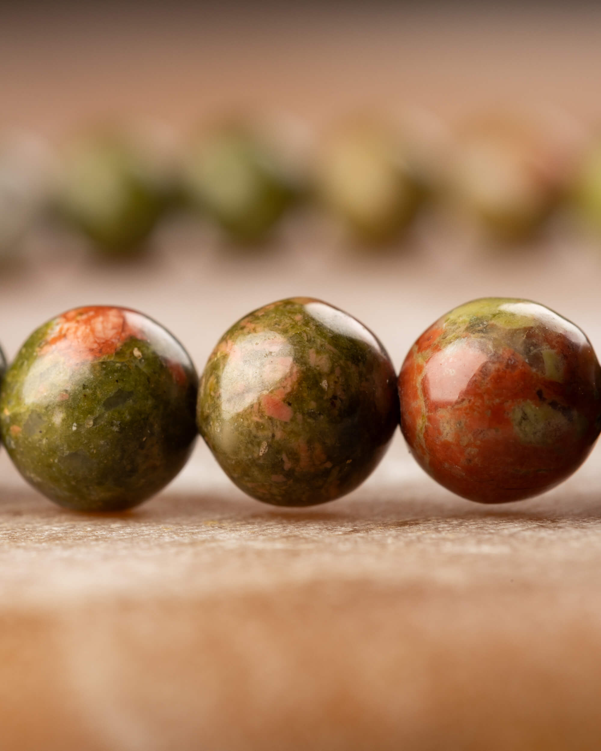 Pulsera de Jaspe Unakita 6 mm - Sentir y Dignidad