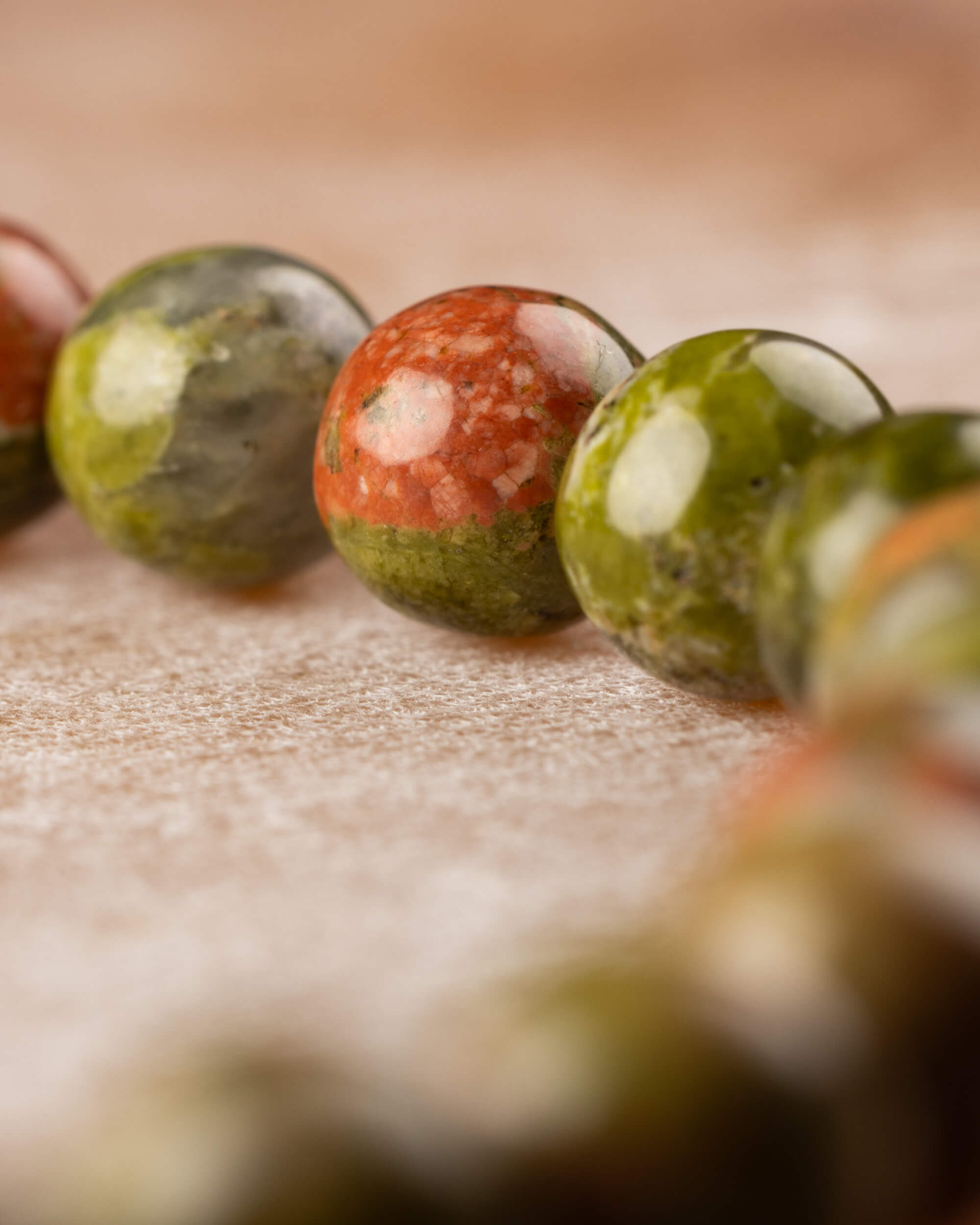 Pulsera de Jaspe Unakita 6 mm - Sentir y Dignidad