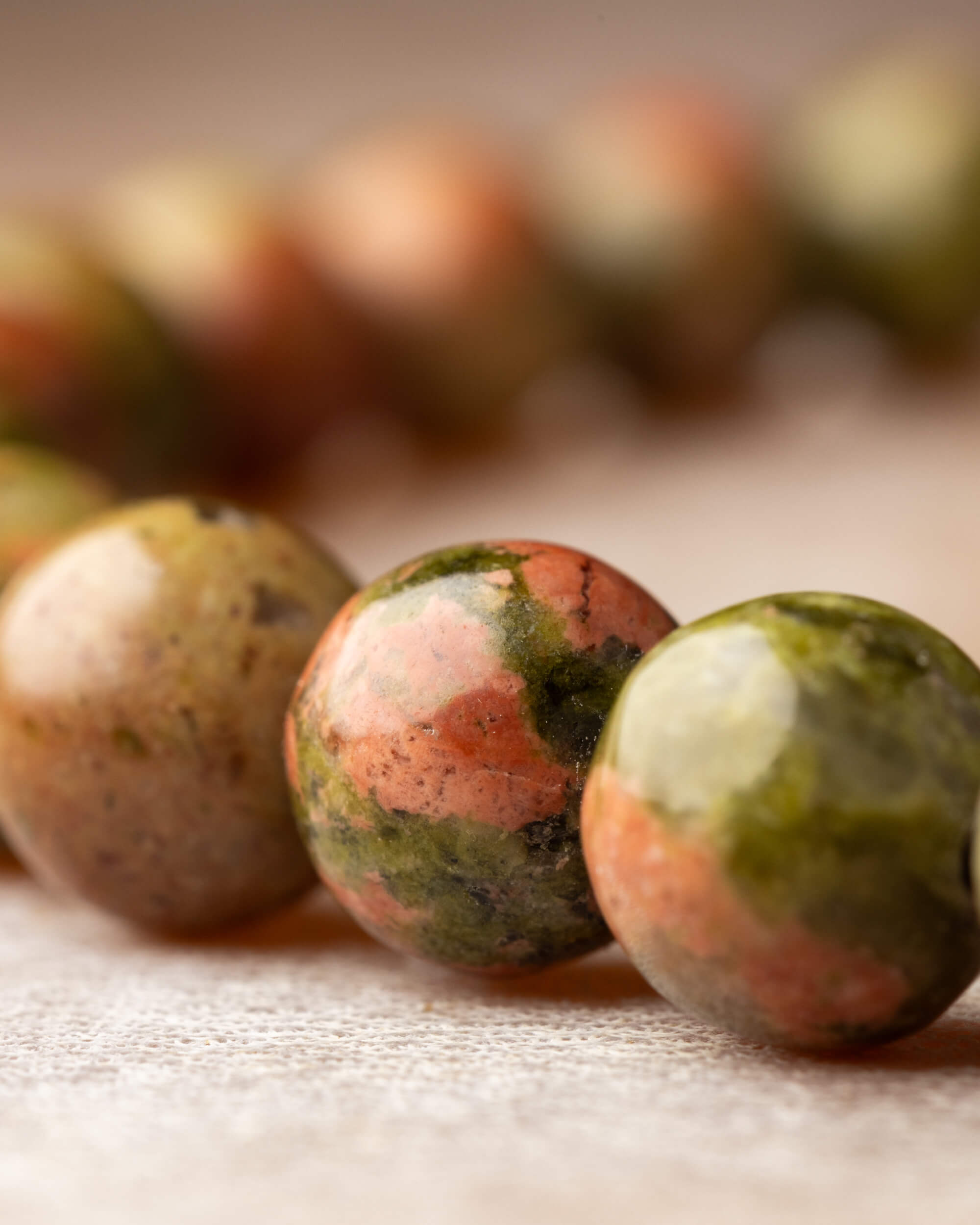 Pulsera de Jaspe Unakita 6 mm - Sentir y Dignidad