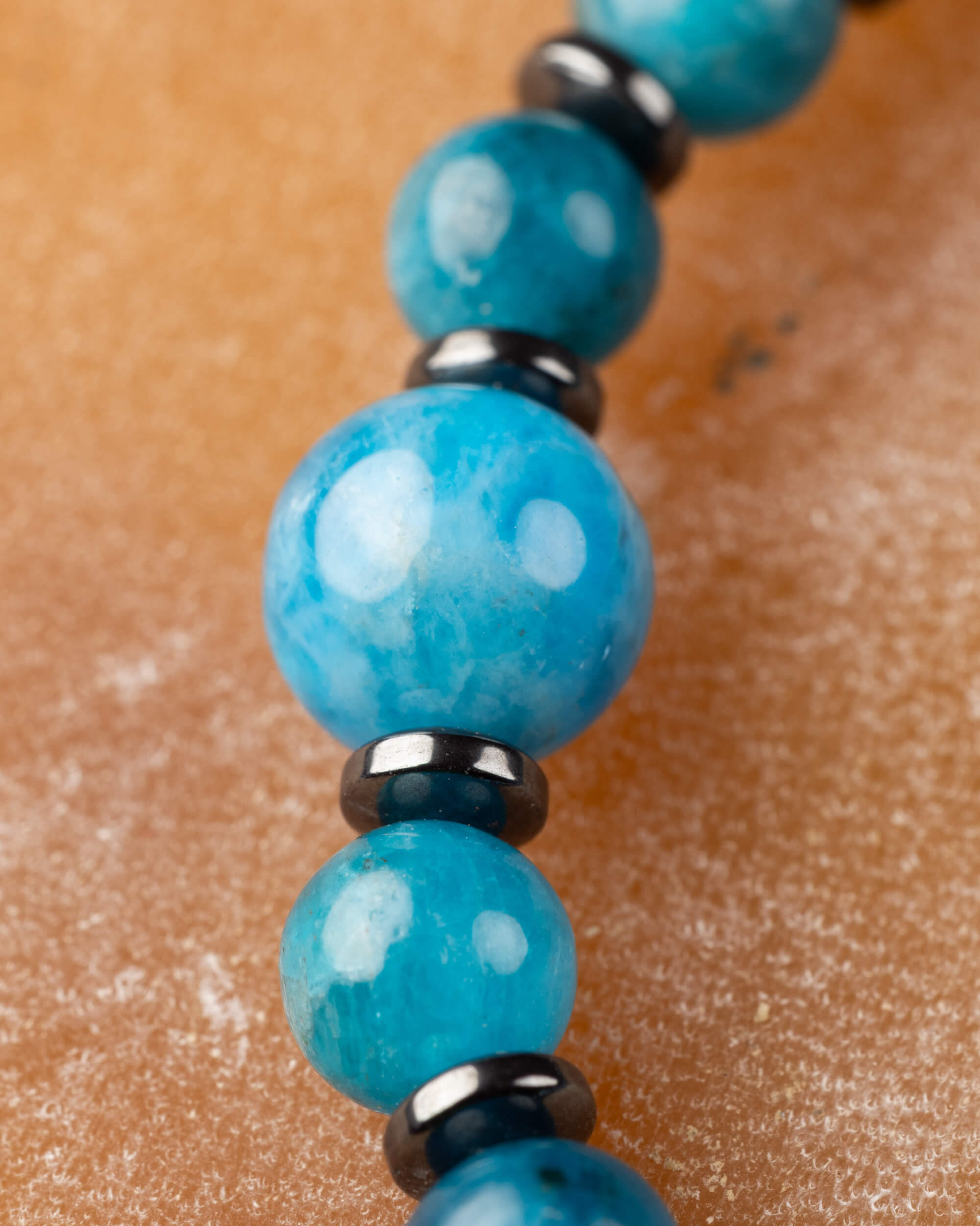 Pulsera de Apatita Azul y Hematita - Voz Enraizada