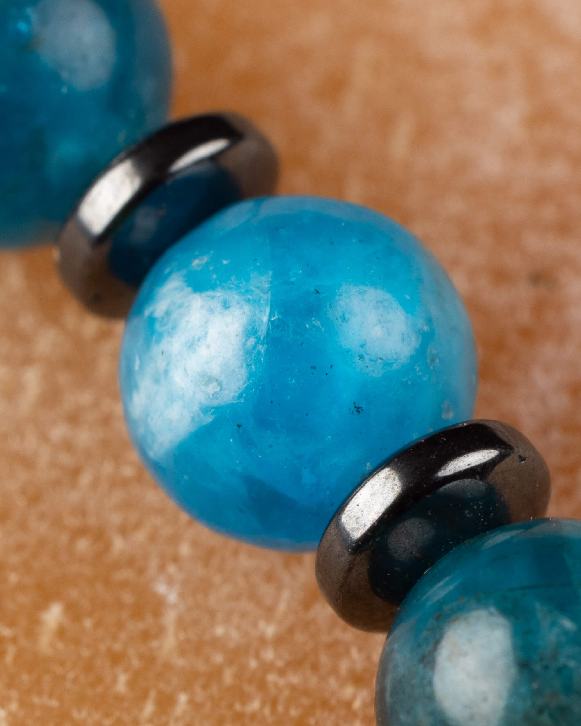 Pulsera de Apatita Azul y Hematita - Voz Enraizada