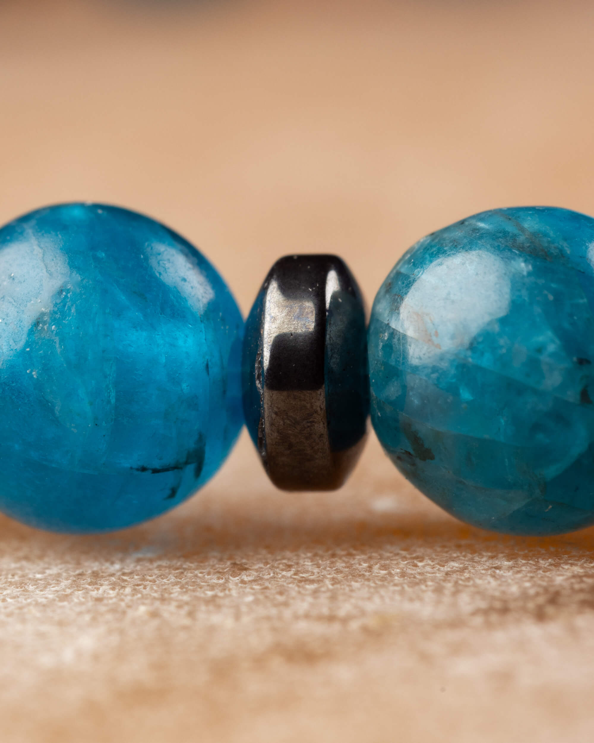 Pulsera de Apatita Azul y Hematita - Voz Enraizada