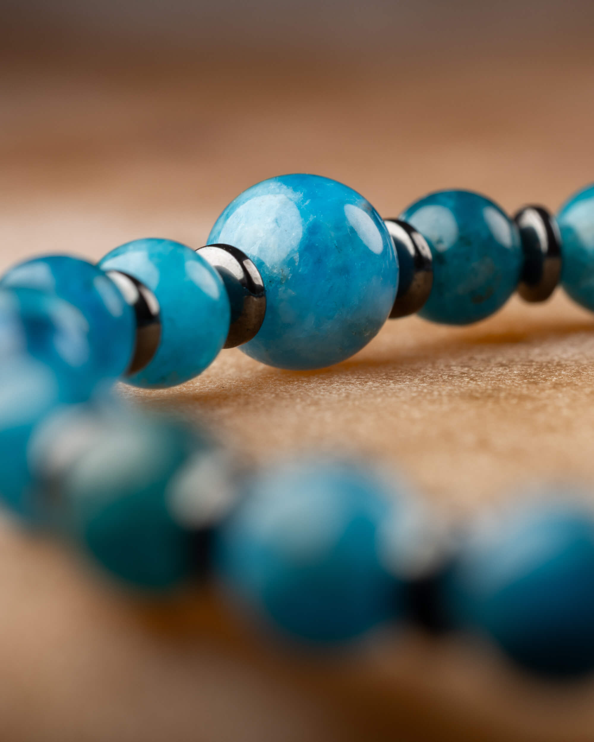 Pulsera de Apatita Azul y Hematita (6 mm y 2x4 mm)