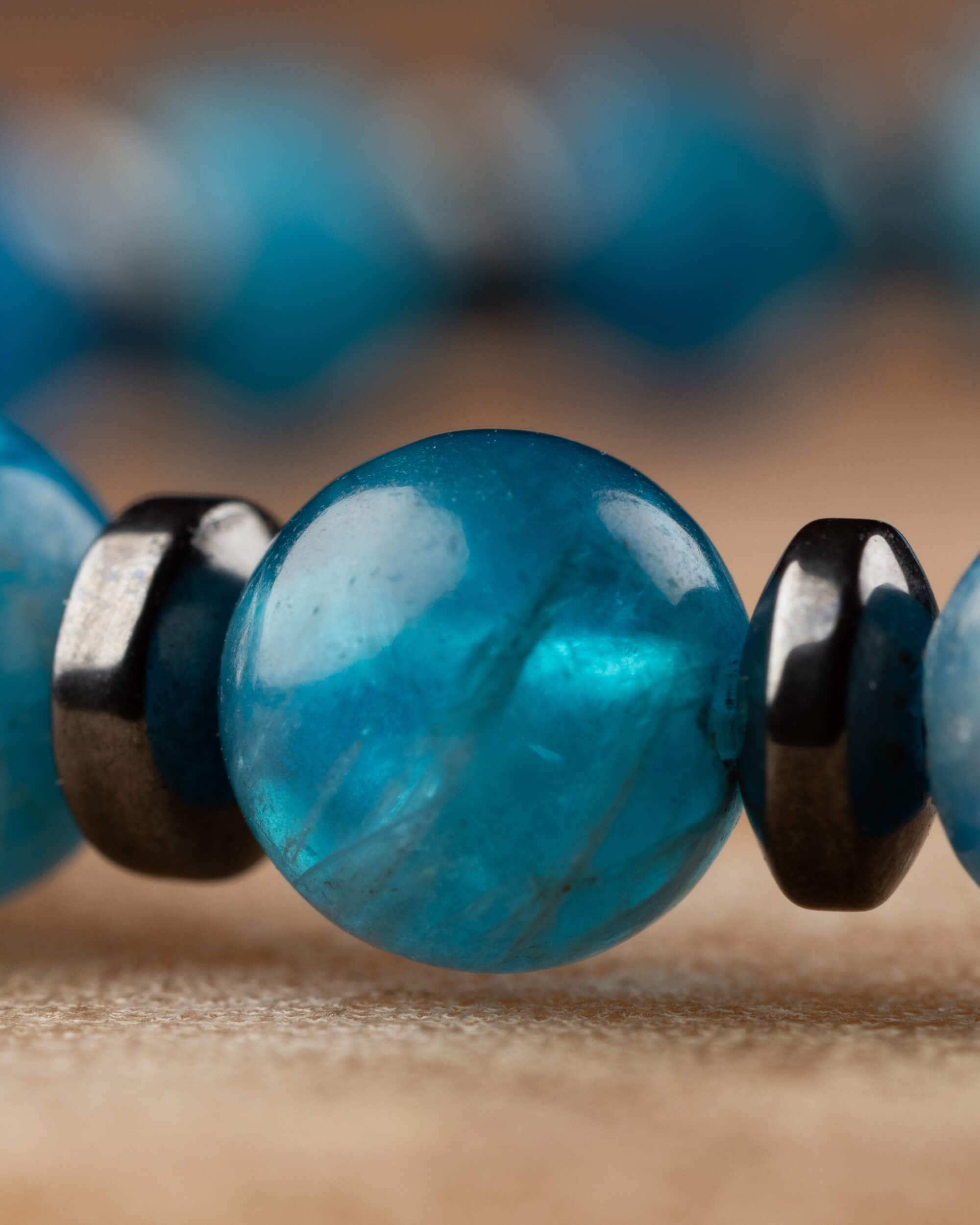 Pulsera de Apatita Azul y Hematita - Voz Enraizada