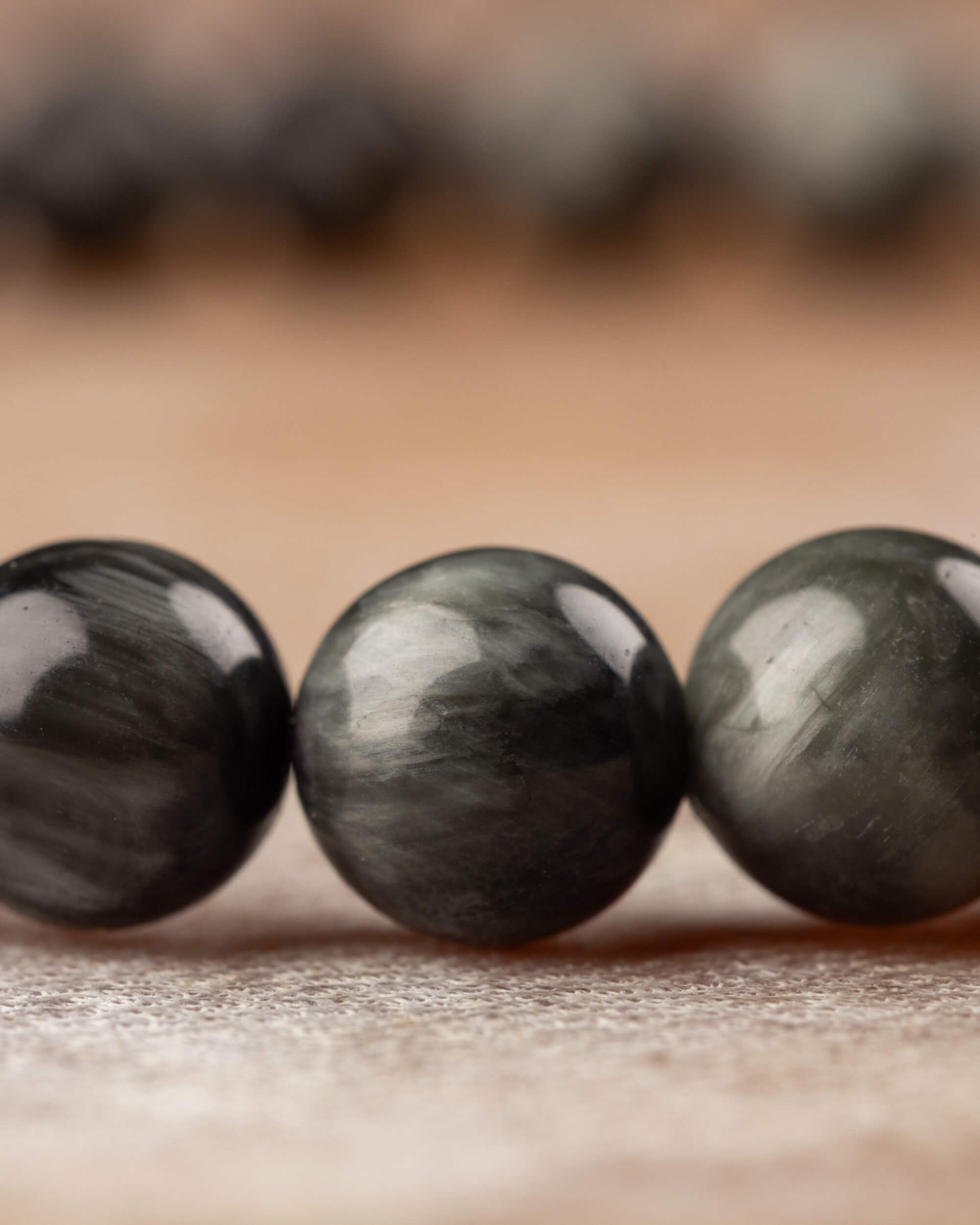 Pulsera de Ojo de Halcón 6 mm - Visión Amplia y Perspectiva