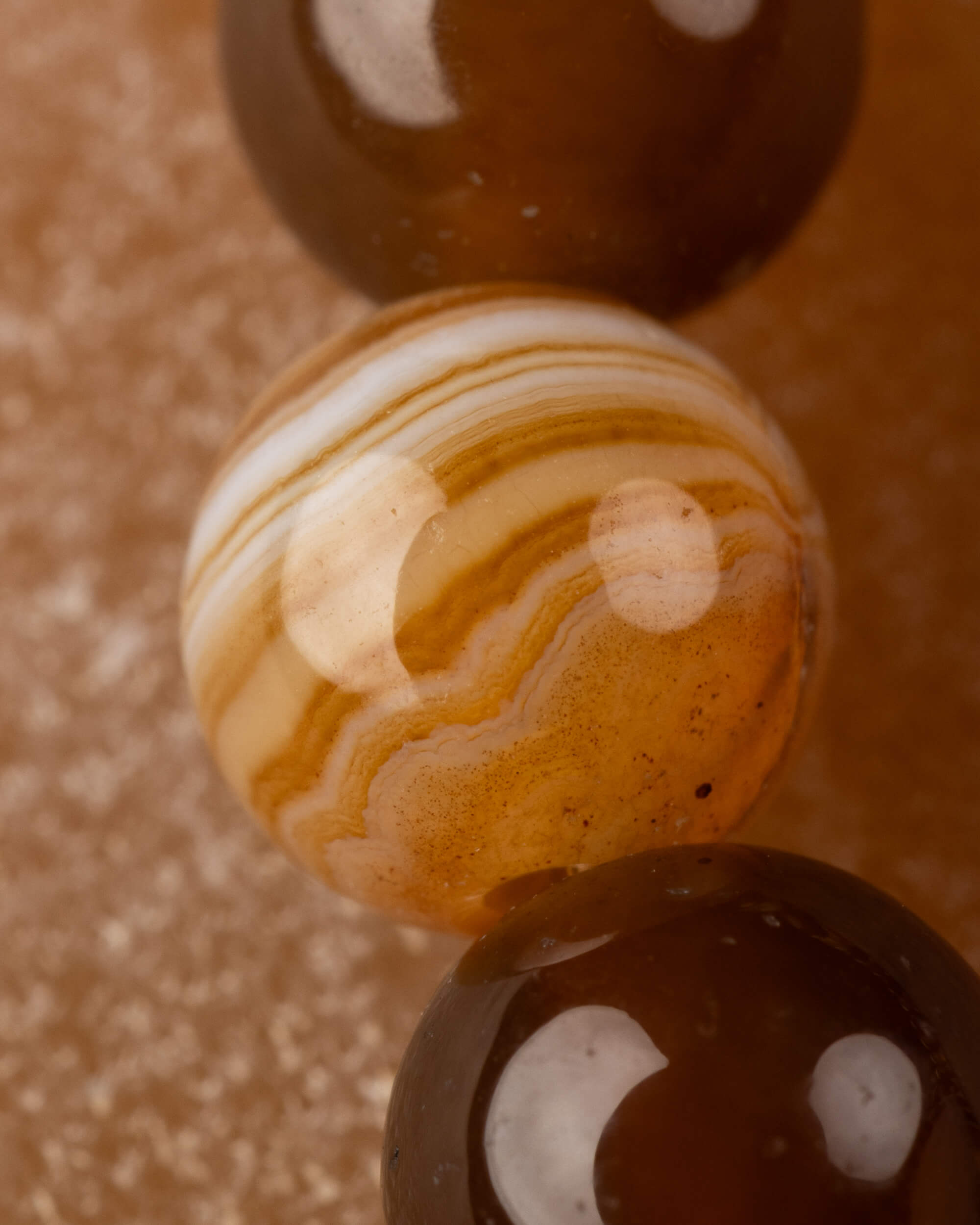 Pulsera de Ágata Café 6 mm - Estabilidad y Arraigo Sutil