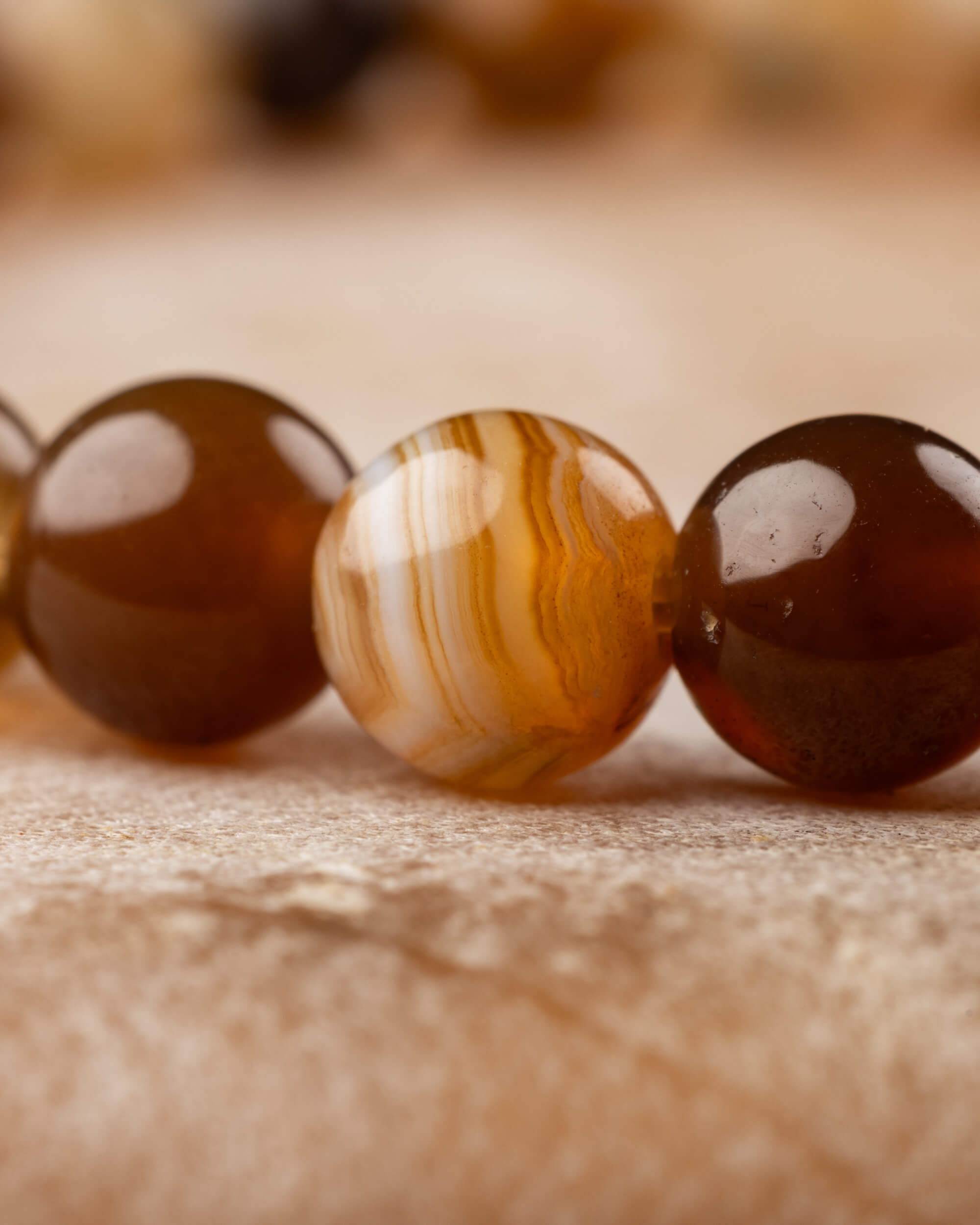 Pulsera de Ágata Café 6 mm - Estabilidad y Arraigo Sutil