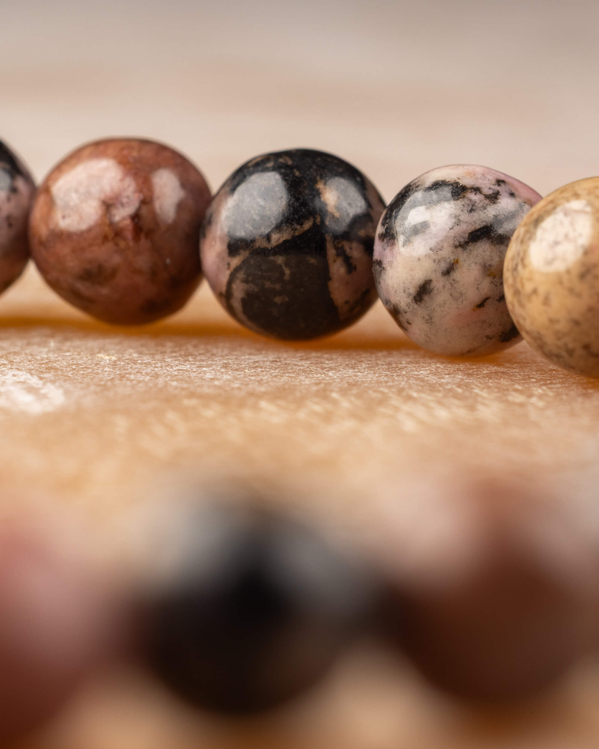 Pulsera de Rodonita Encaje Negro 6 mm - Reparación y Herida Integrada