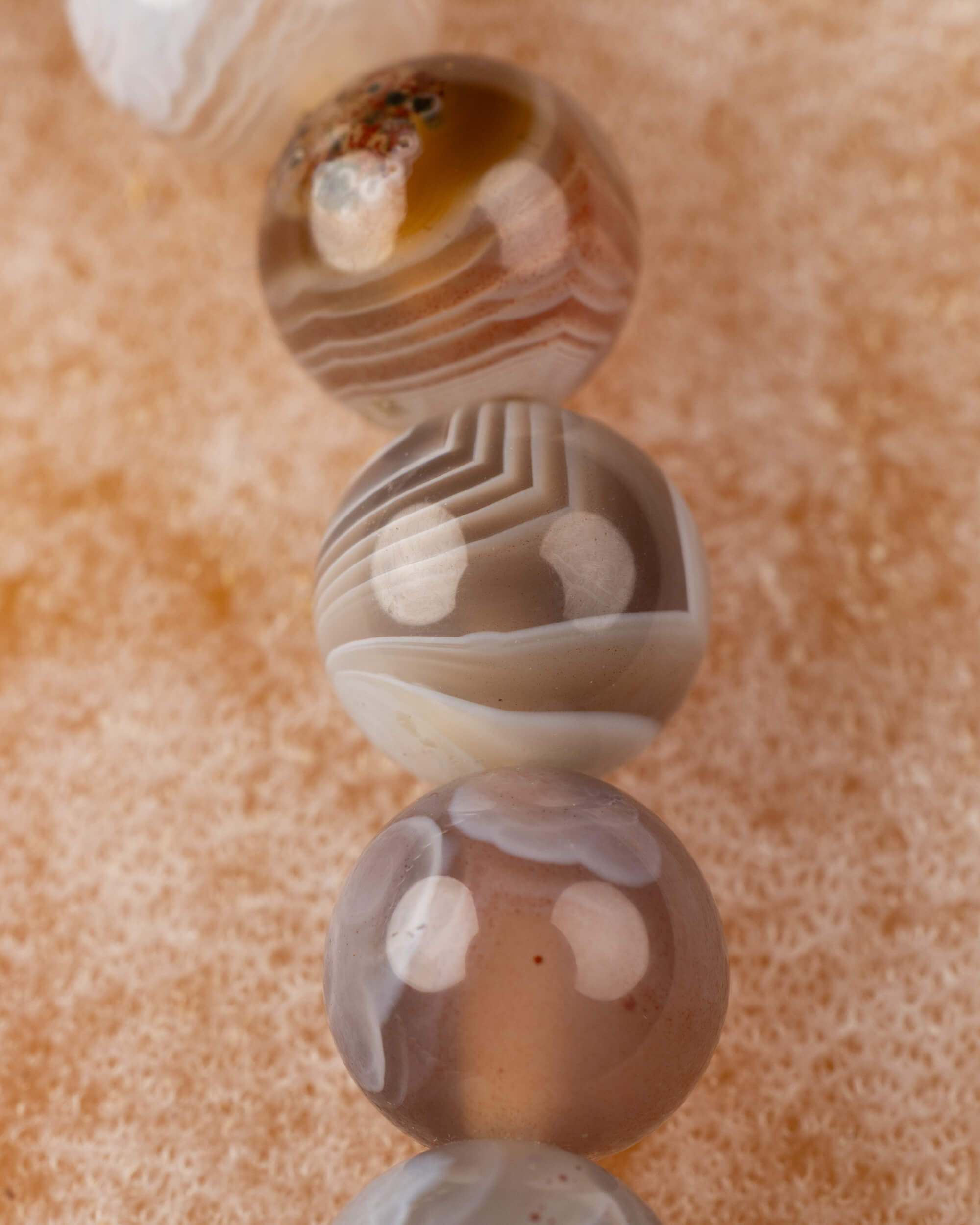 Pulsera de Ágata Botsuana 6 mm - Consuelo Sutil y Serenidad