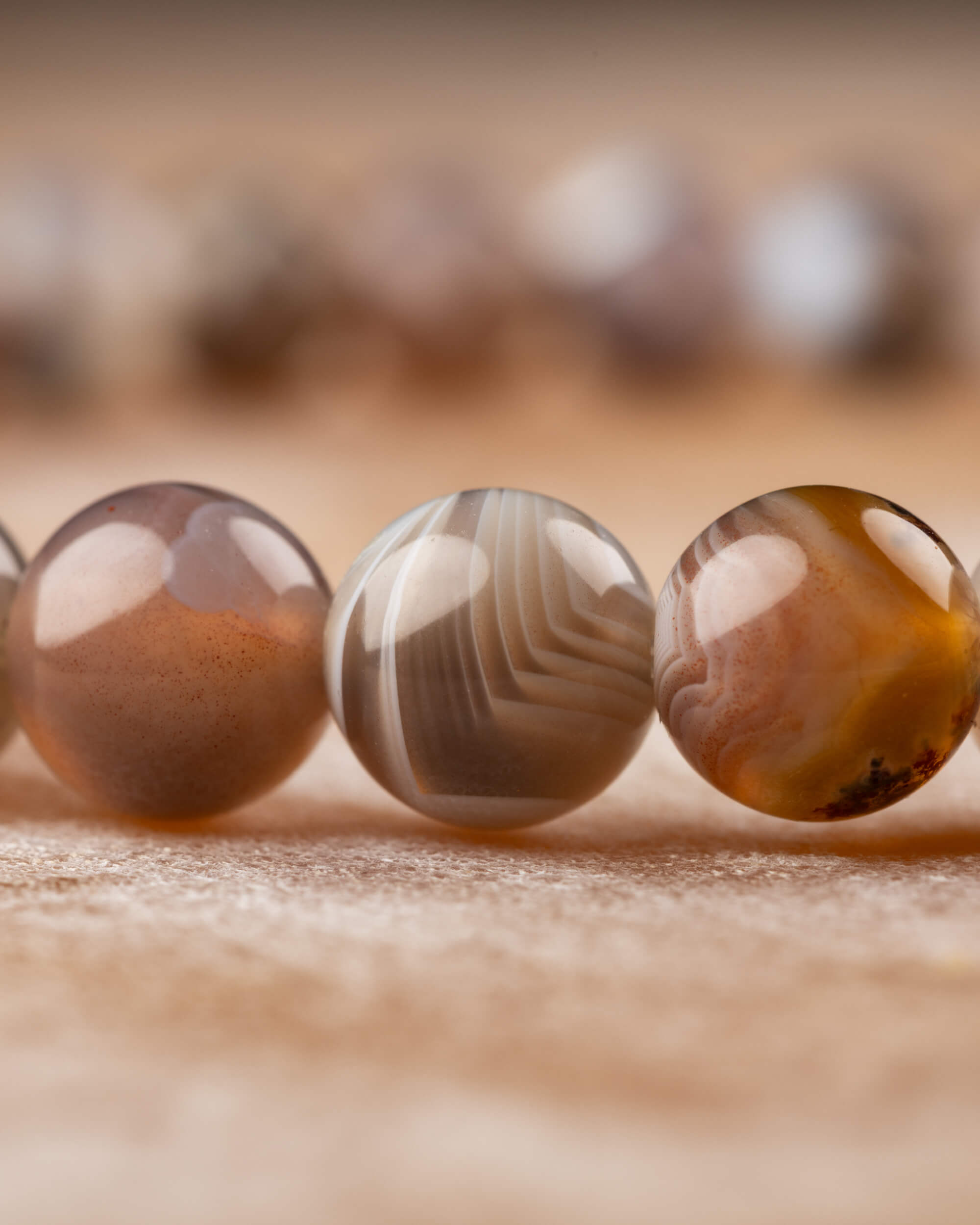 Pulsera de Ágata Botsuana 6 mm - Consuelo Sutil y Serenidad