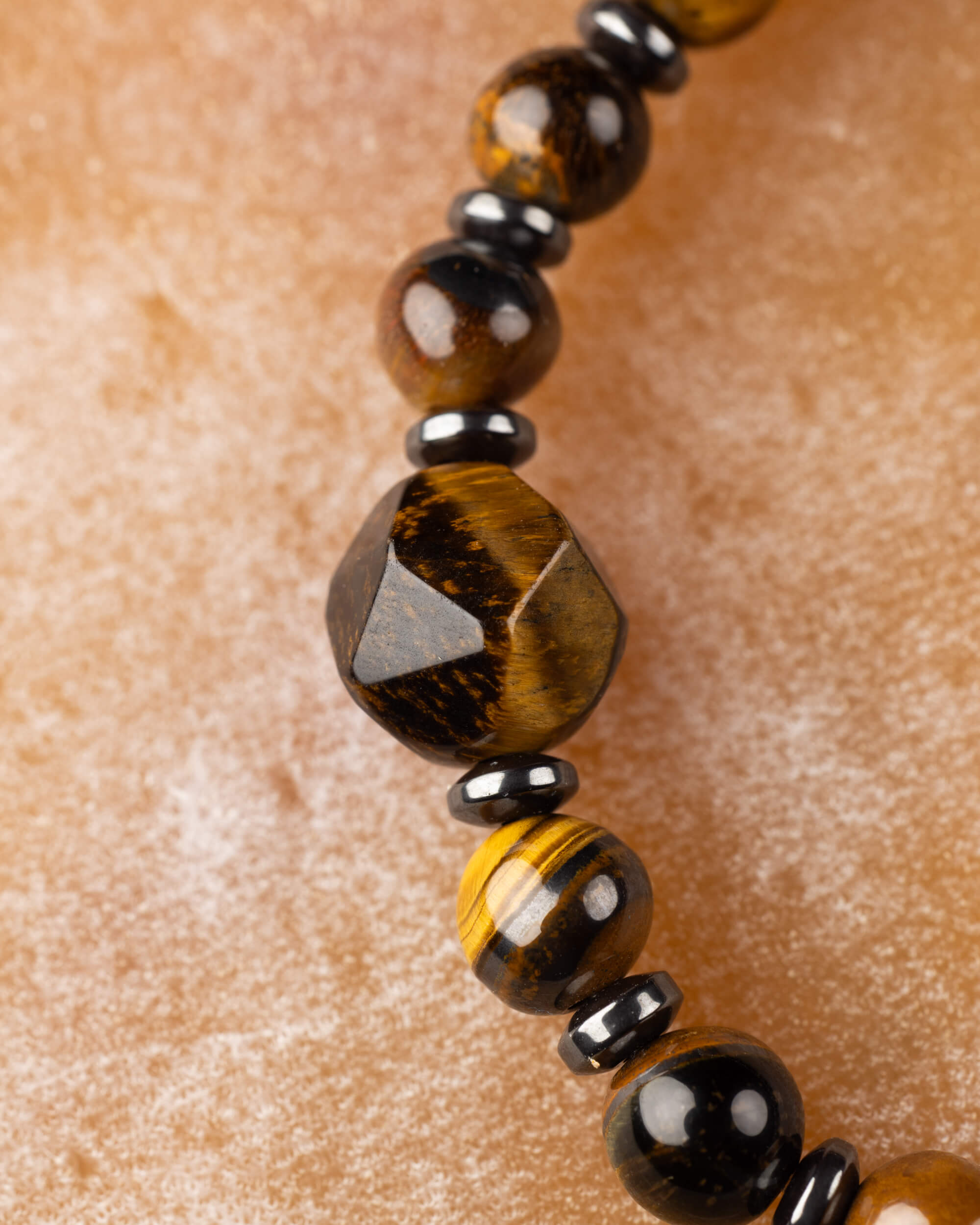 Pulsera de Ojo de Tigre y Hematita con Icosaedro - Eje Protector