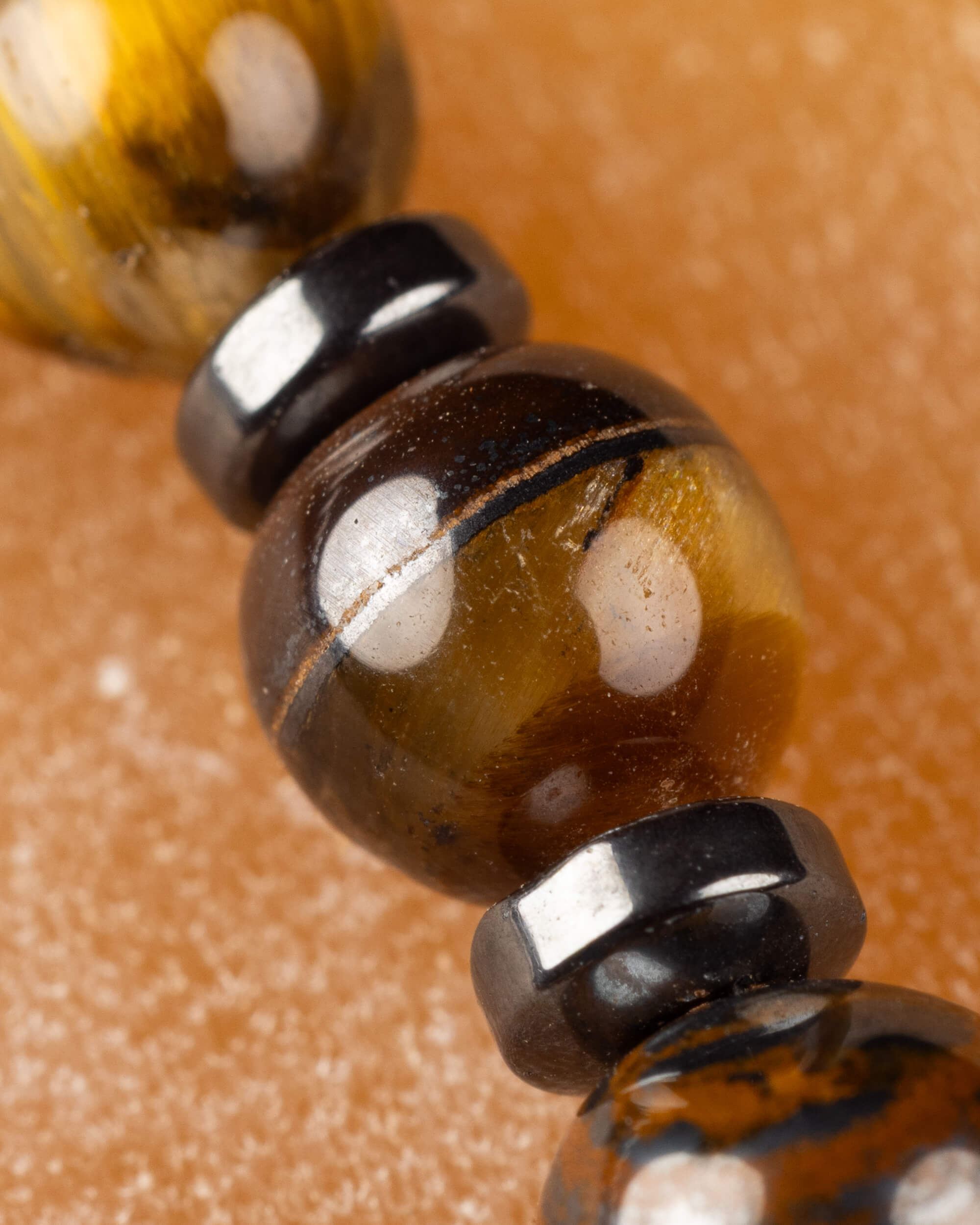 Pulsera de Ojo de Tigre y Hematita con Icosaedro - Eje Protector