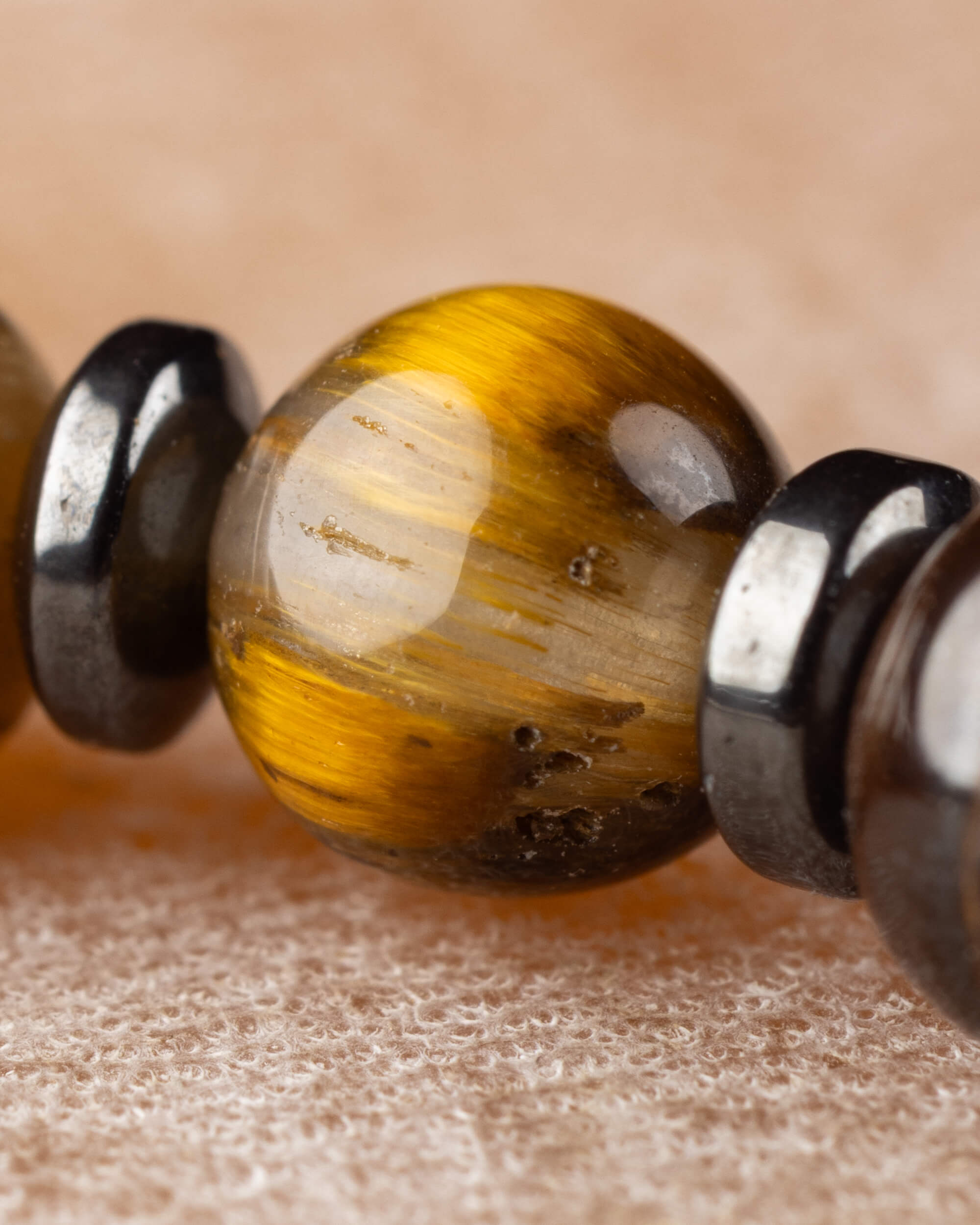 Pulsera de Ojo de Tigre y Hematita con Icosaedro - Eje Protector