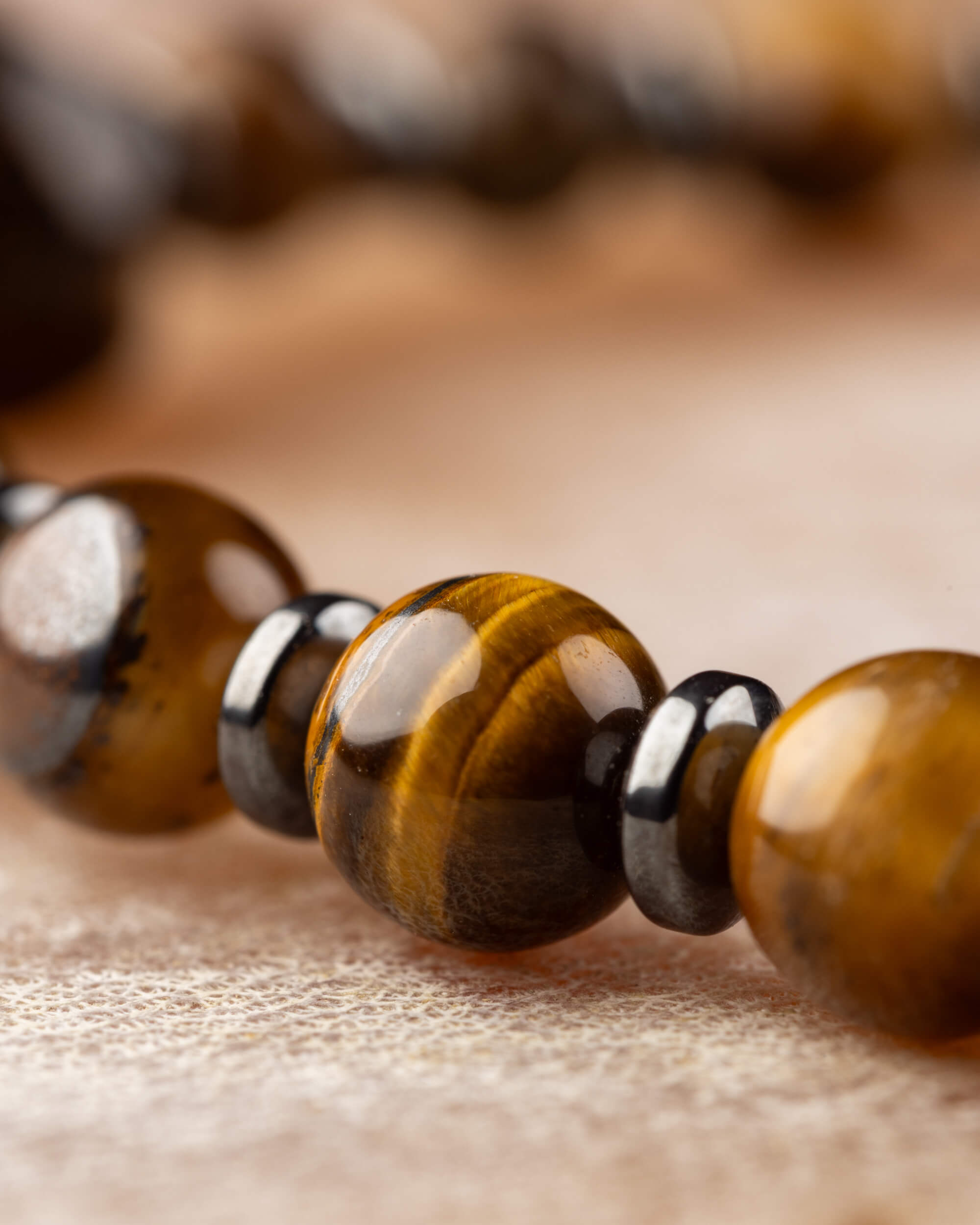 Pulsera de Ojo de Tigre y Hematita con Icosaedro - Eje Protector