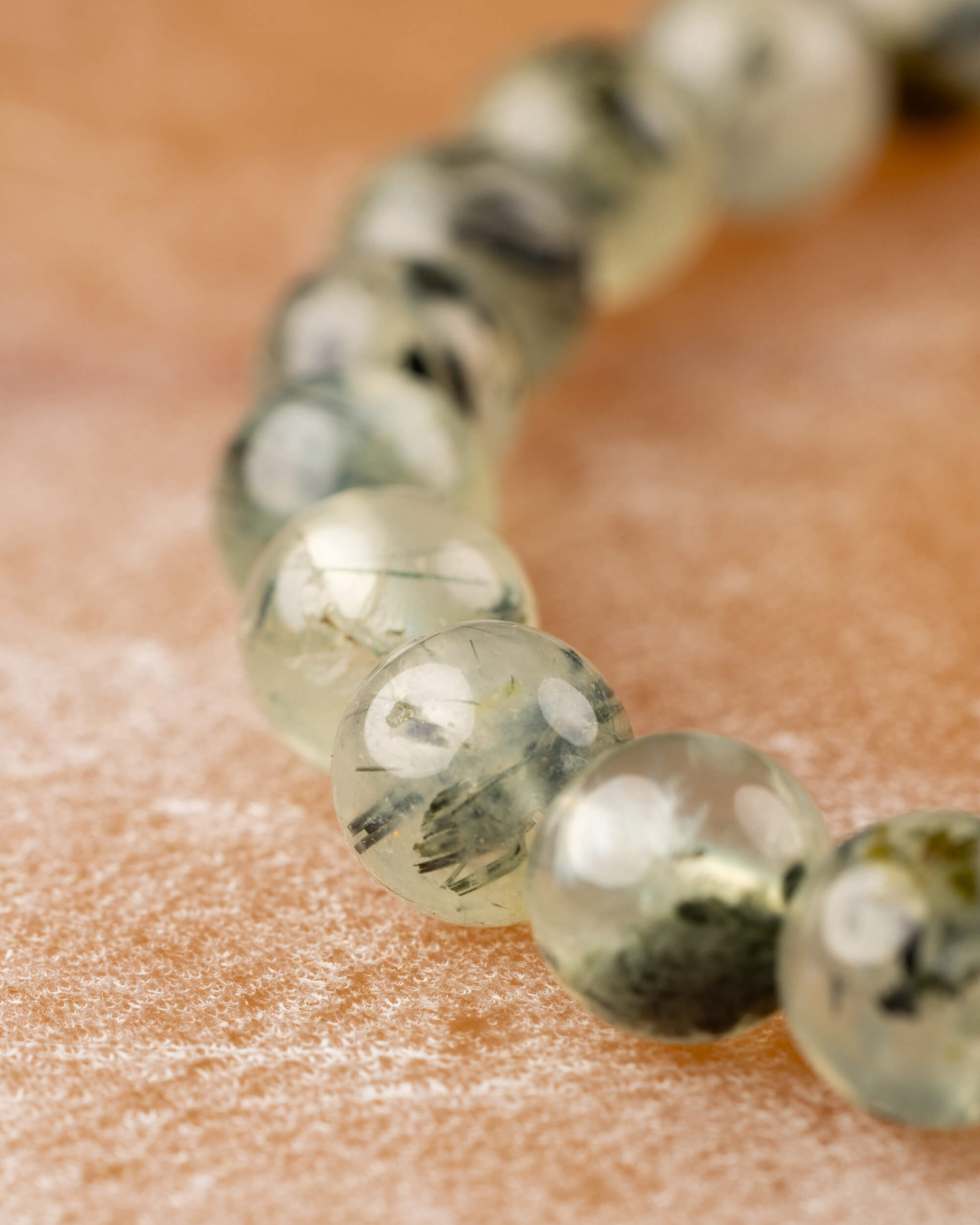 Pulsera de Prehnita 6 mm - Sanación y Corazón Suave