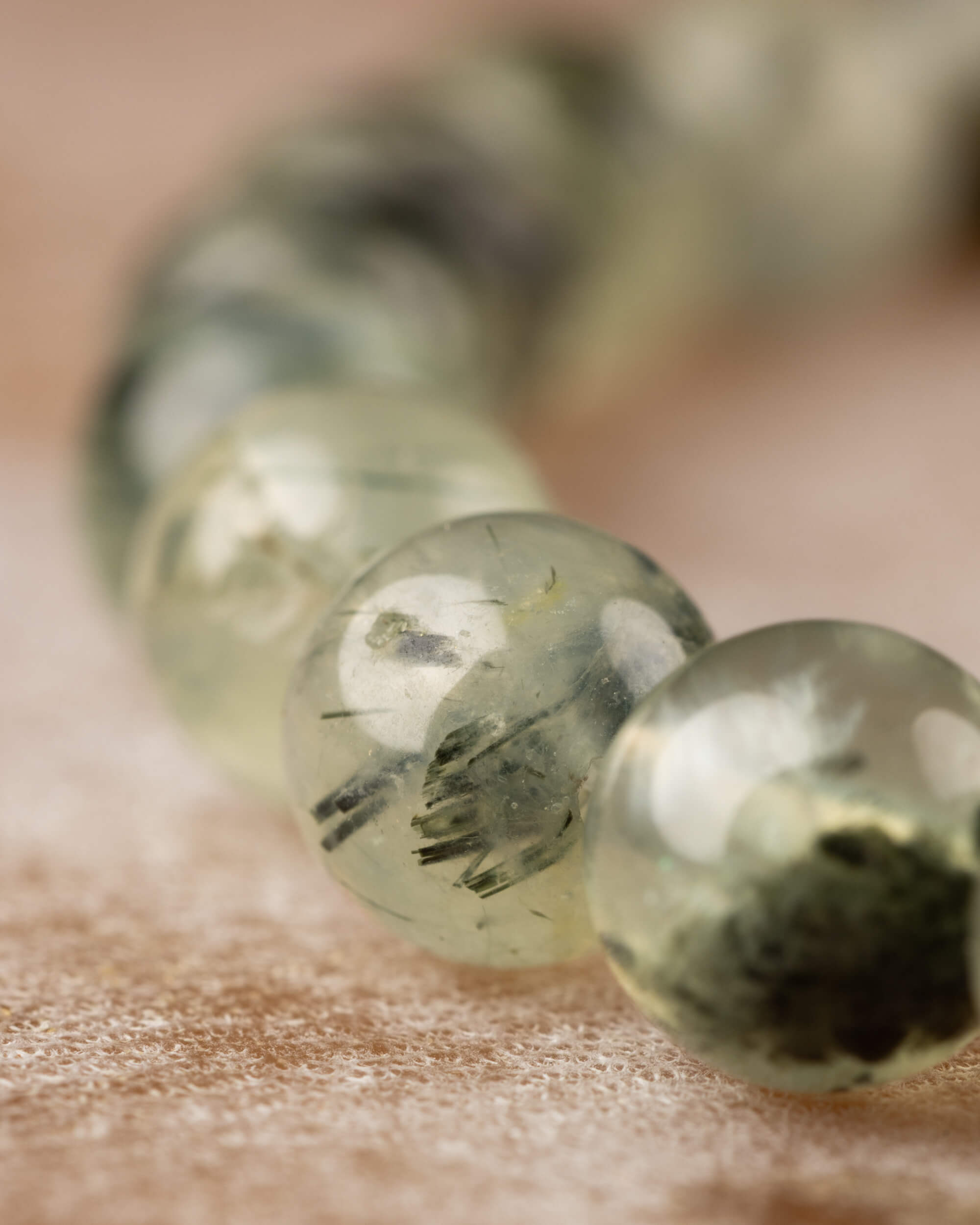 Pulsera de Prehnita 6 mm - Sanación y Corazón Suave