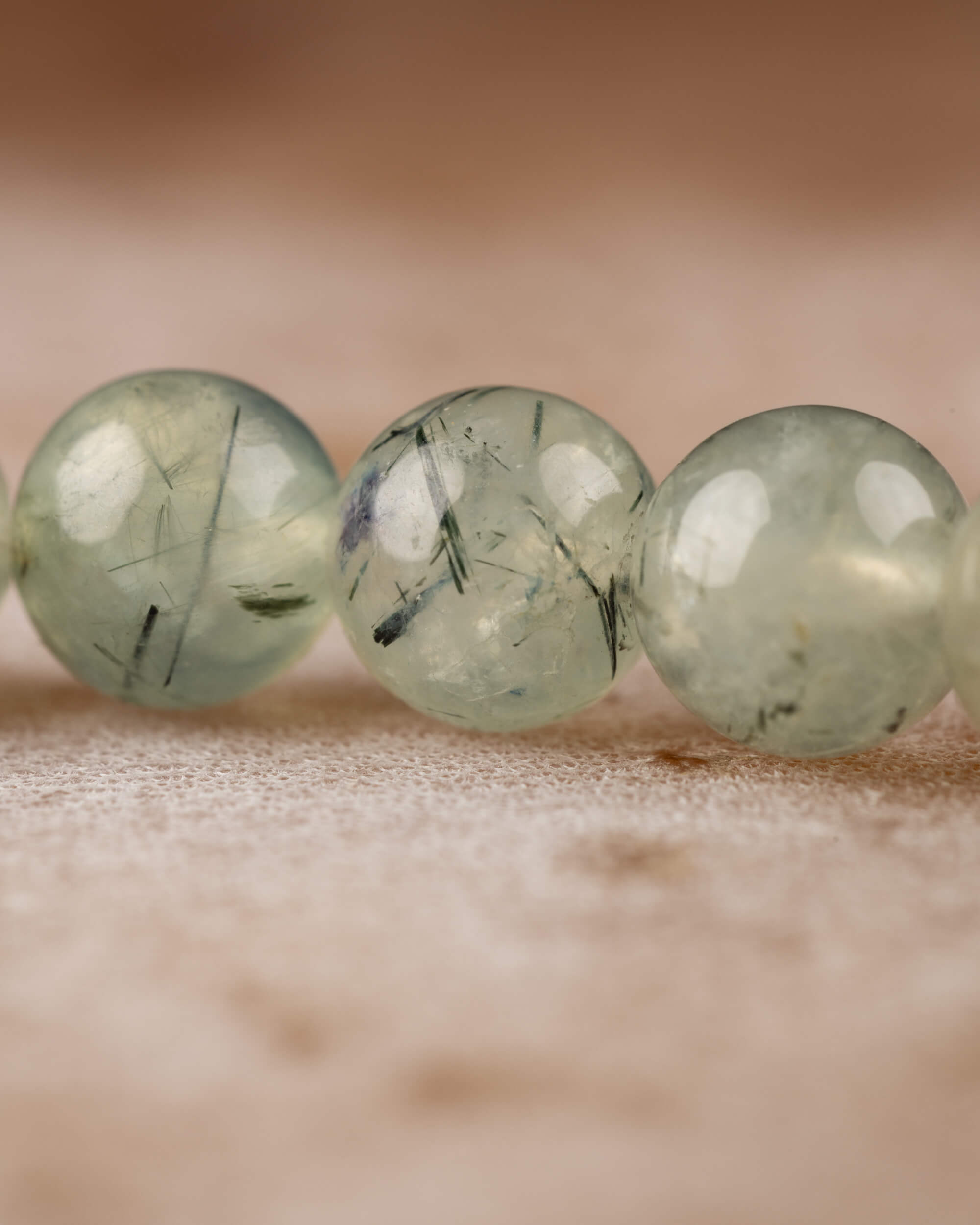 Pulsera de Prehnita 6 mm - Sanación y Corazón Suave