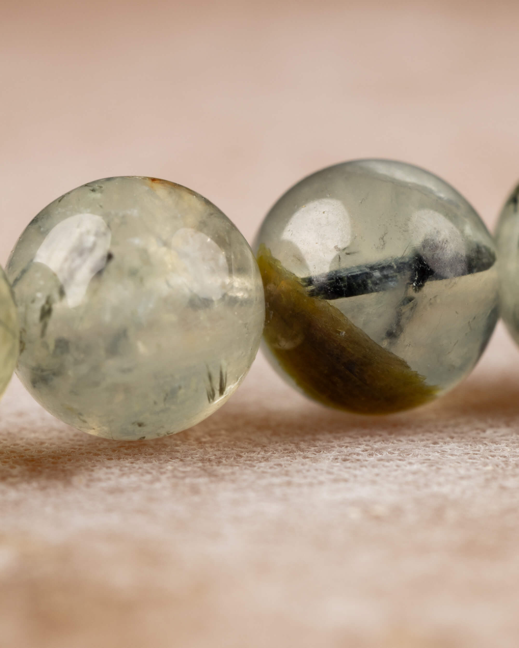 Pulsera de Prehnita 6 mm - Sanación y Corazón Suave