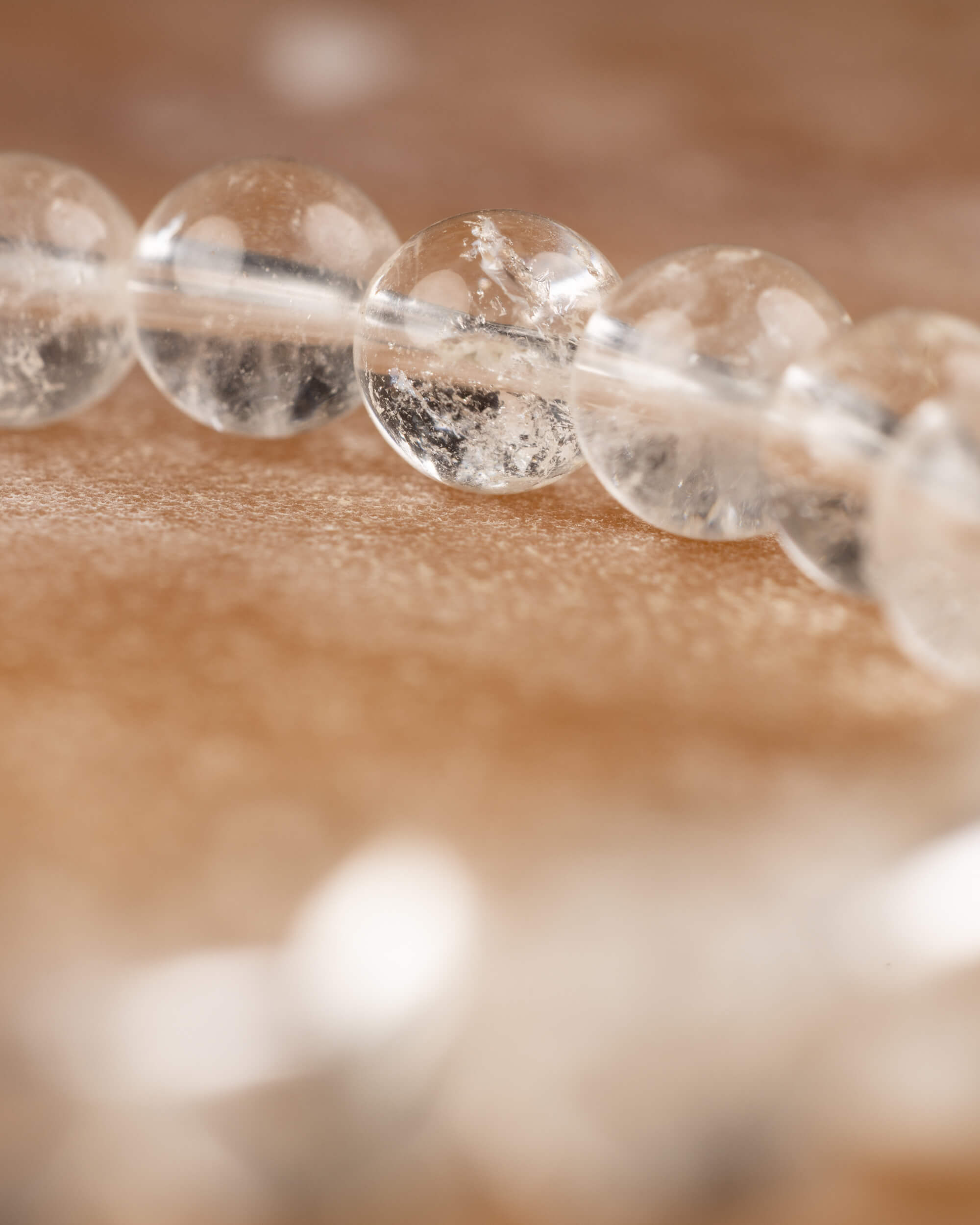 Pulsera de Cuarzo Transparente 6 mm - Luz Clara y Pureza