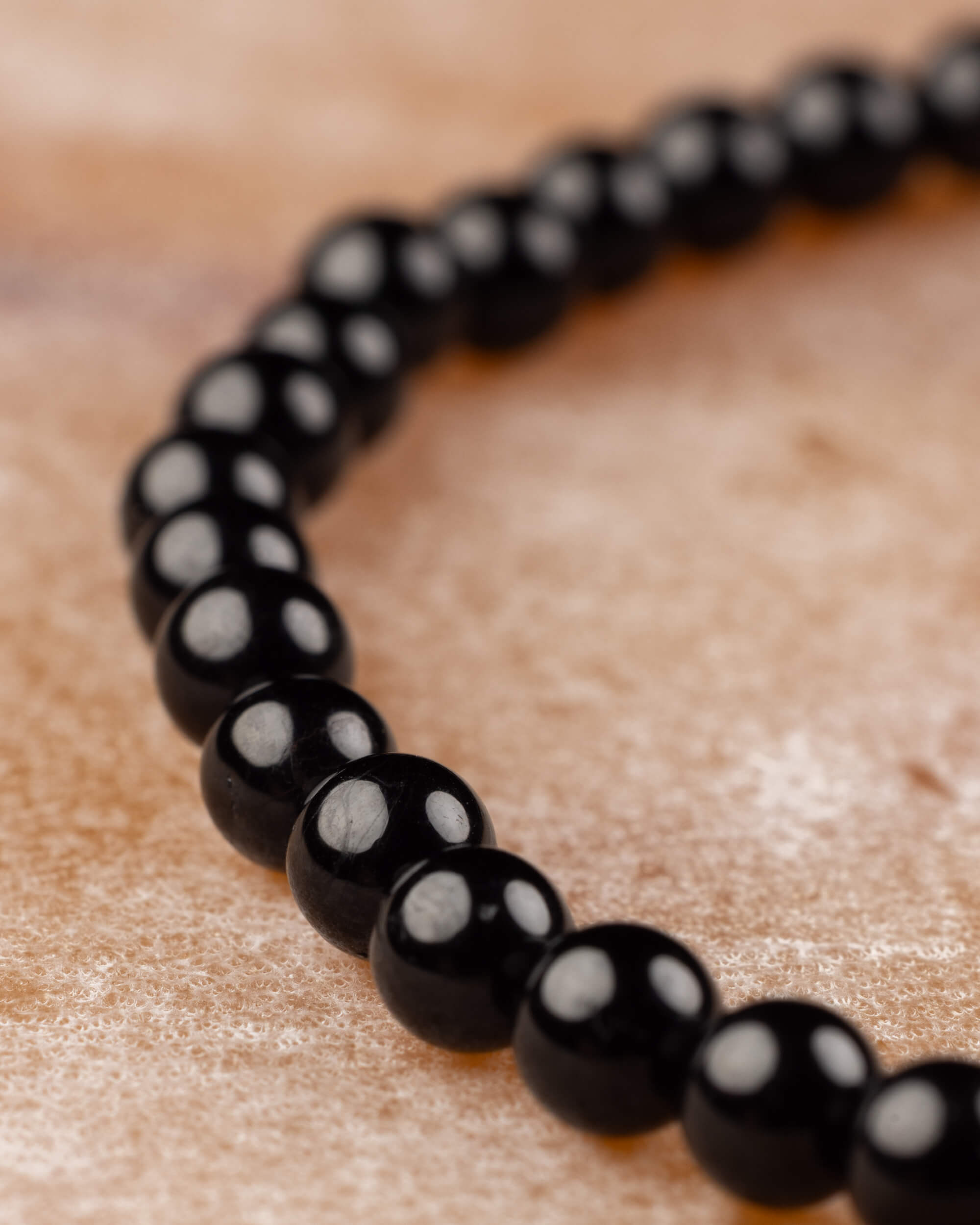 Pulsera de Turmalina Negra 4 mm - Protección y Anclaje Sutil