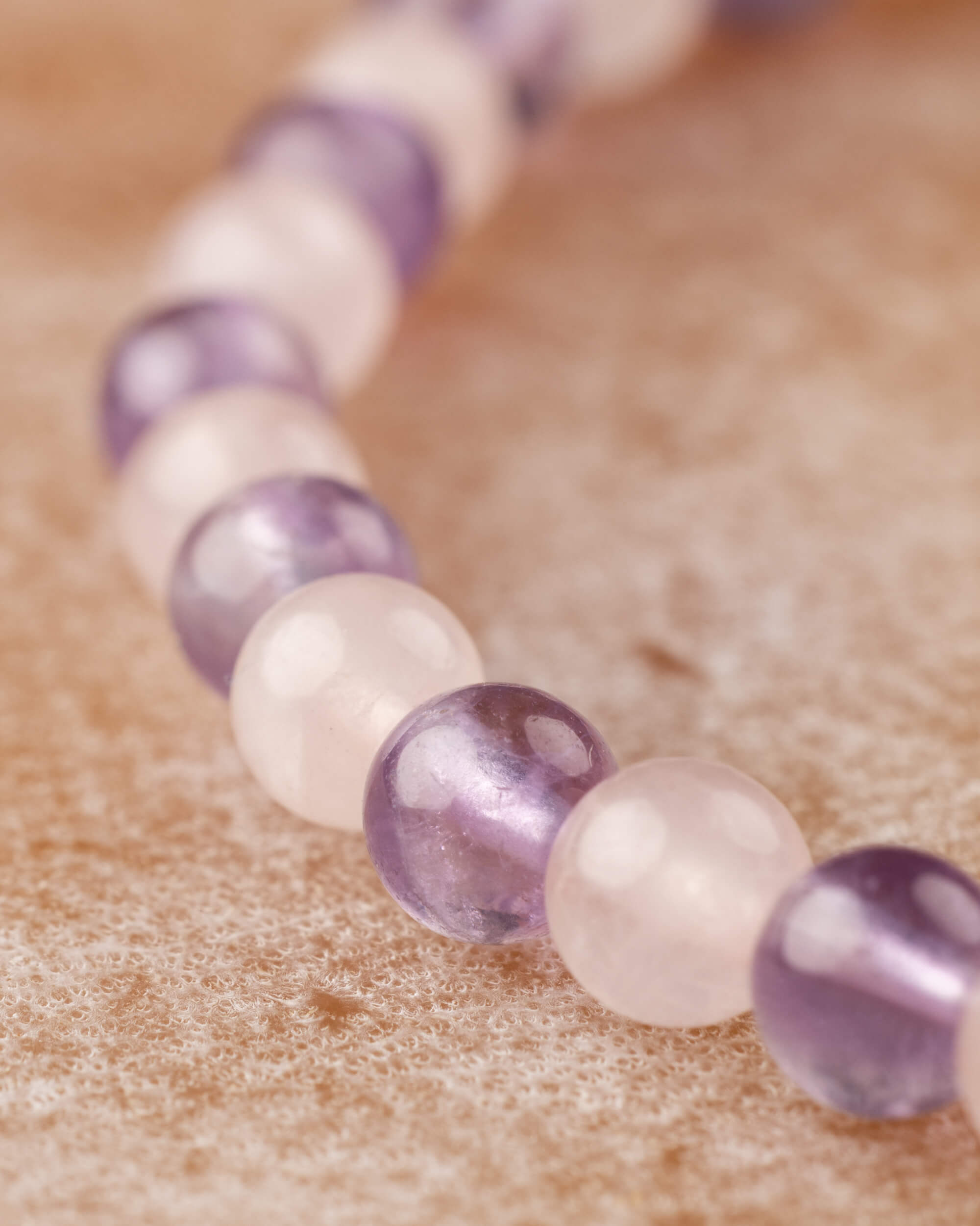 Pulsera de Amatista y Cuarzo Rosa 4 mm - Amor y Claridad Mental