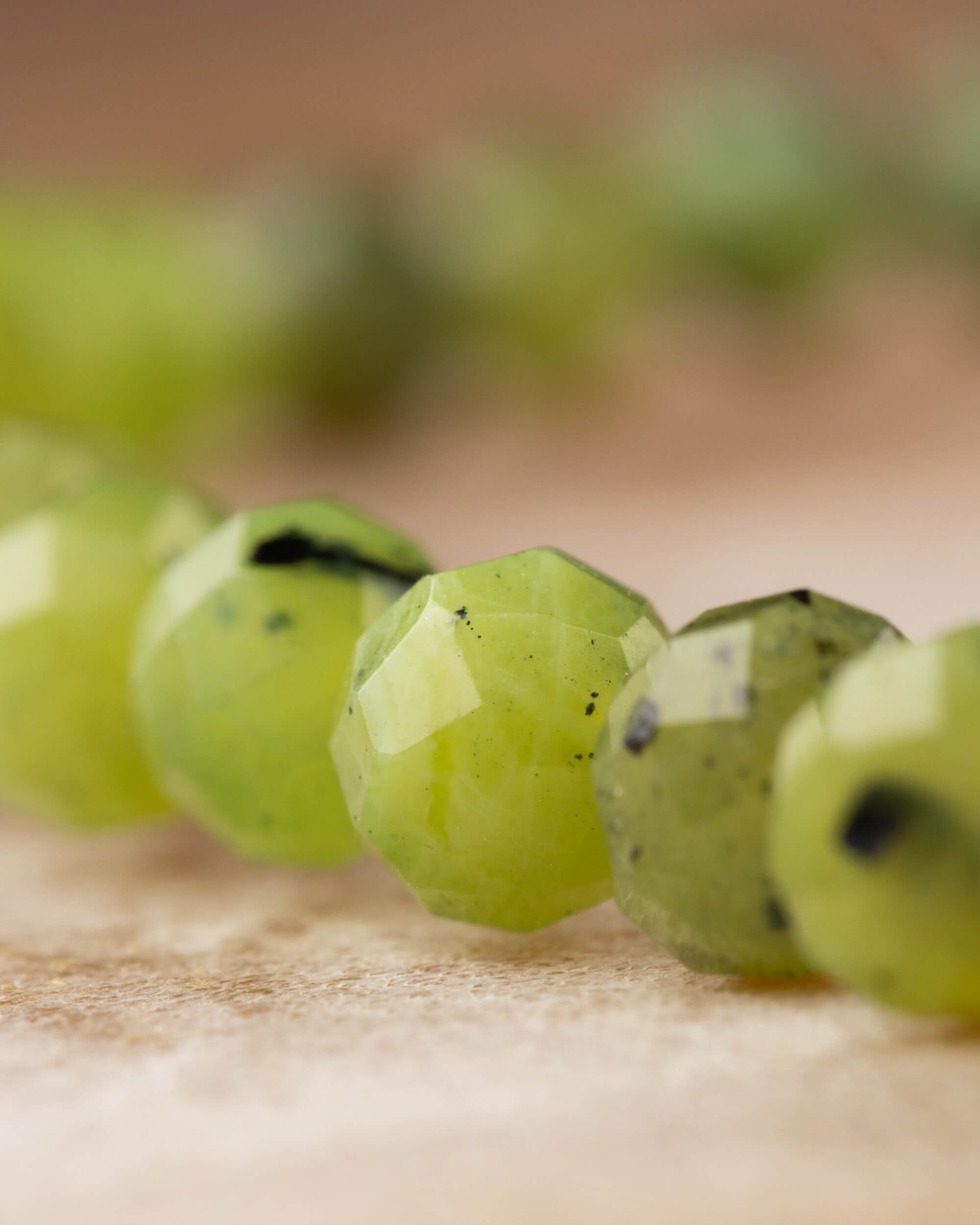 Pulsera de Jade Verde Facetada 4 mm - Equilibrio y Luminosidad