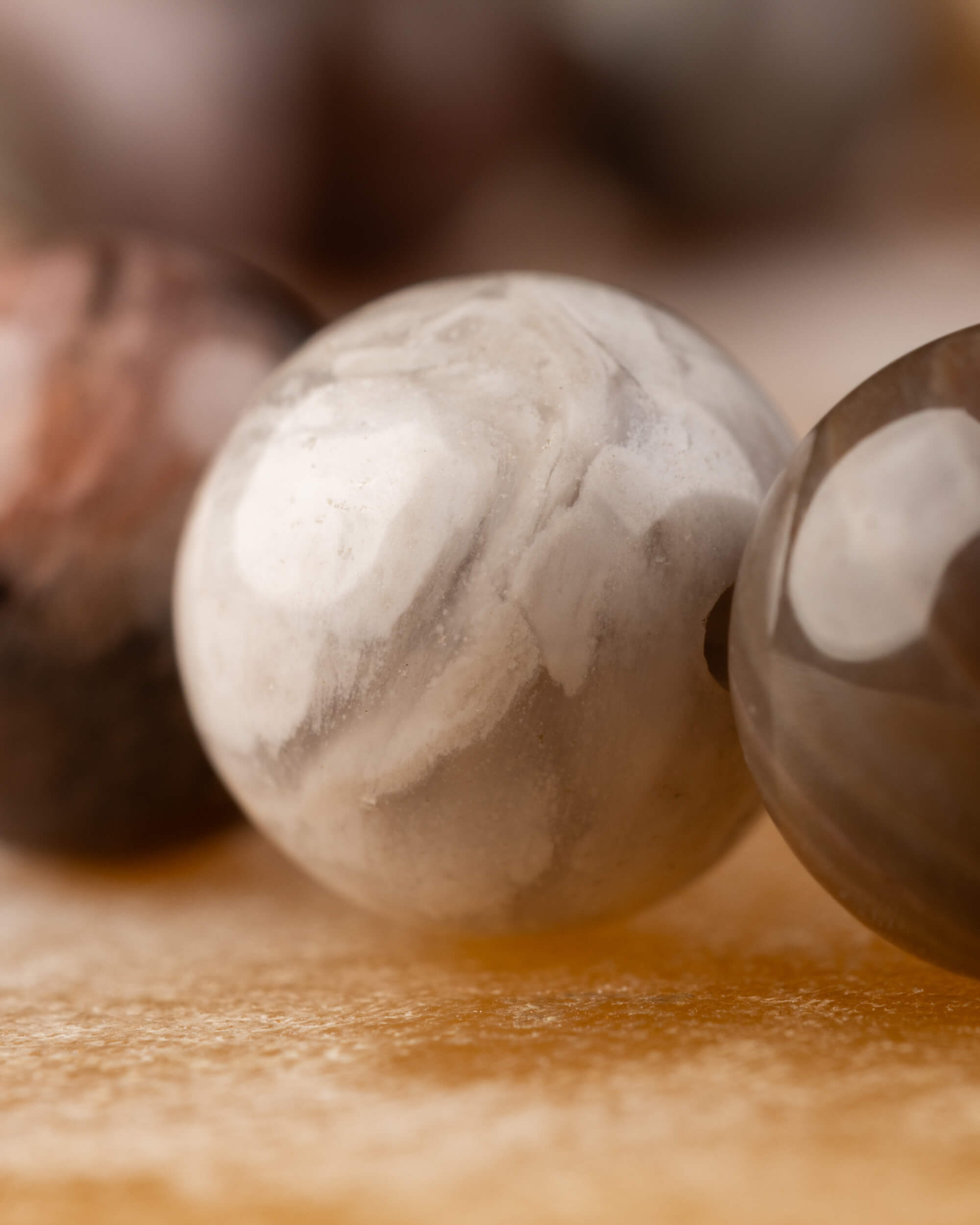 Pulsera de Madera Petrificada 8 mm - Presencia y Raíz Profunda