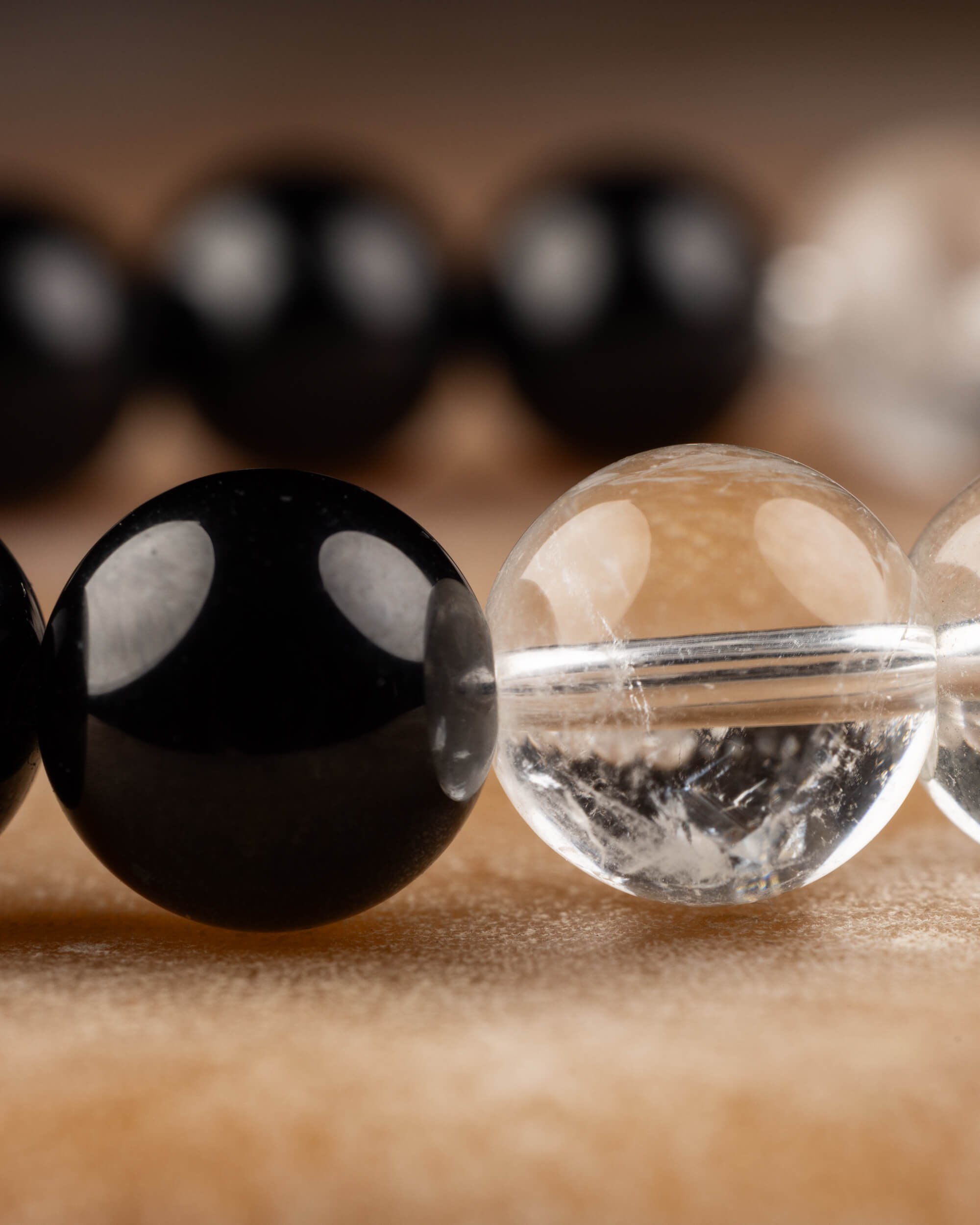 Pulsera de Turmalina Negra y Cuarzo Transparente 10 mm - Eje Anclado y Luz