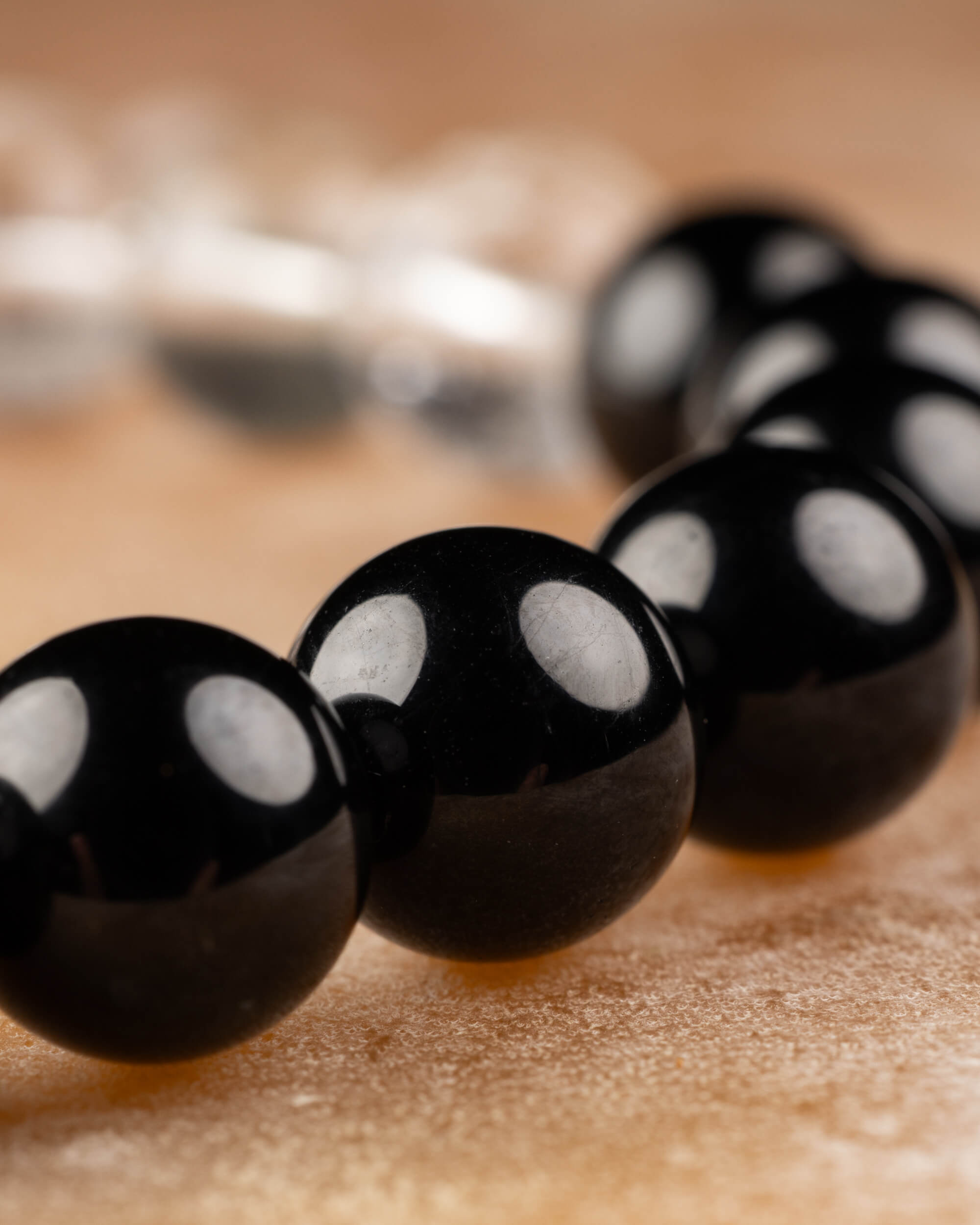 Pulsera de Turmalina Negra y Cuarzo Transparente 10 mm - Eje Anclado y Luz