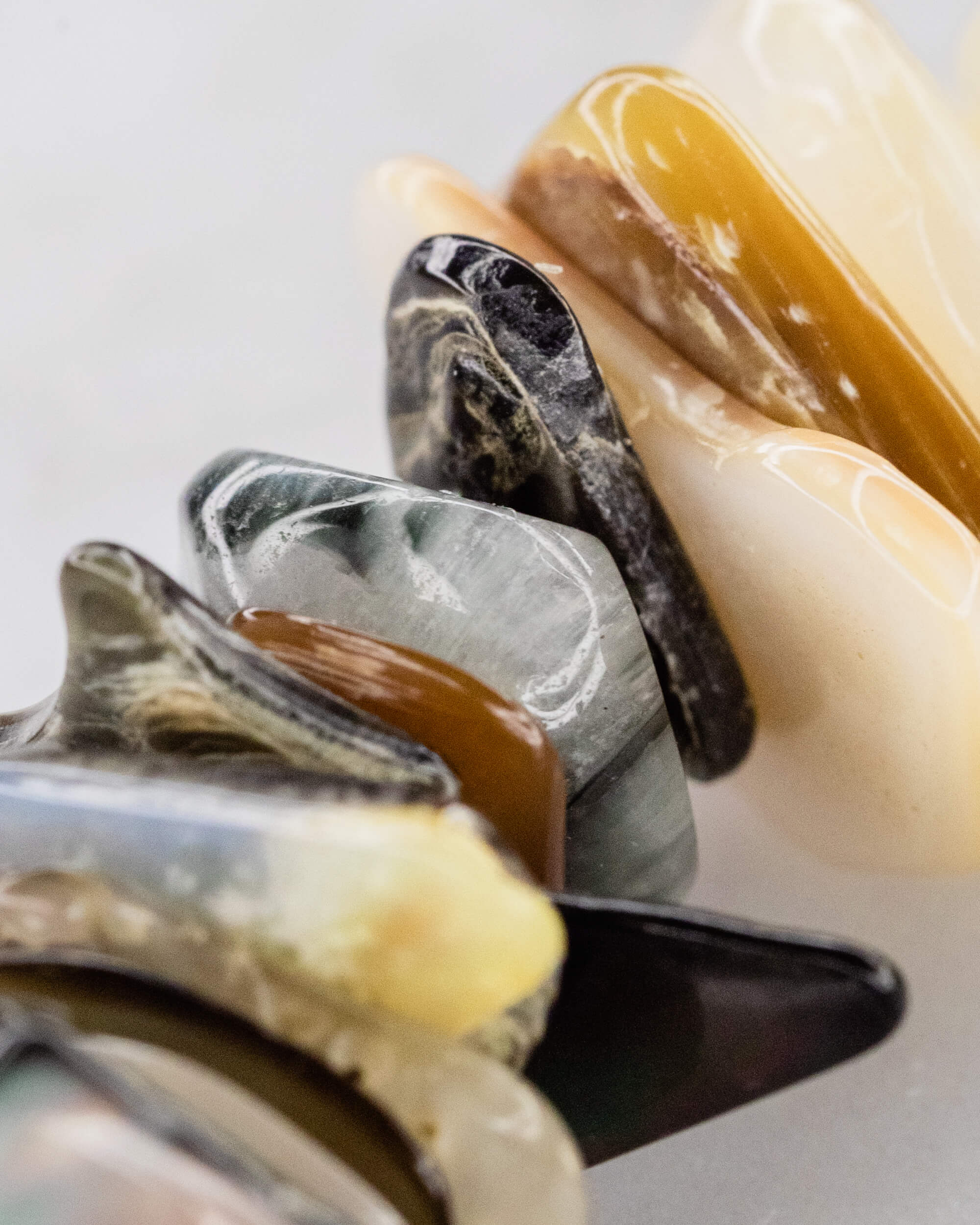 Pulsera de Concha de Abulón Irregular 6–12 mm - Sensibilidad y Calma