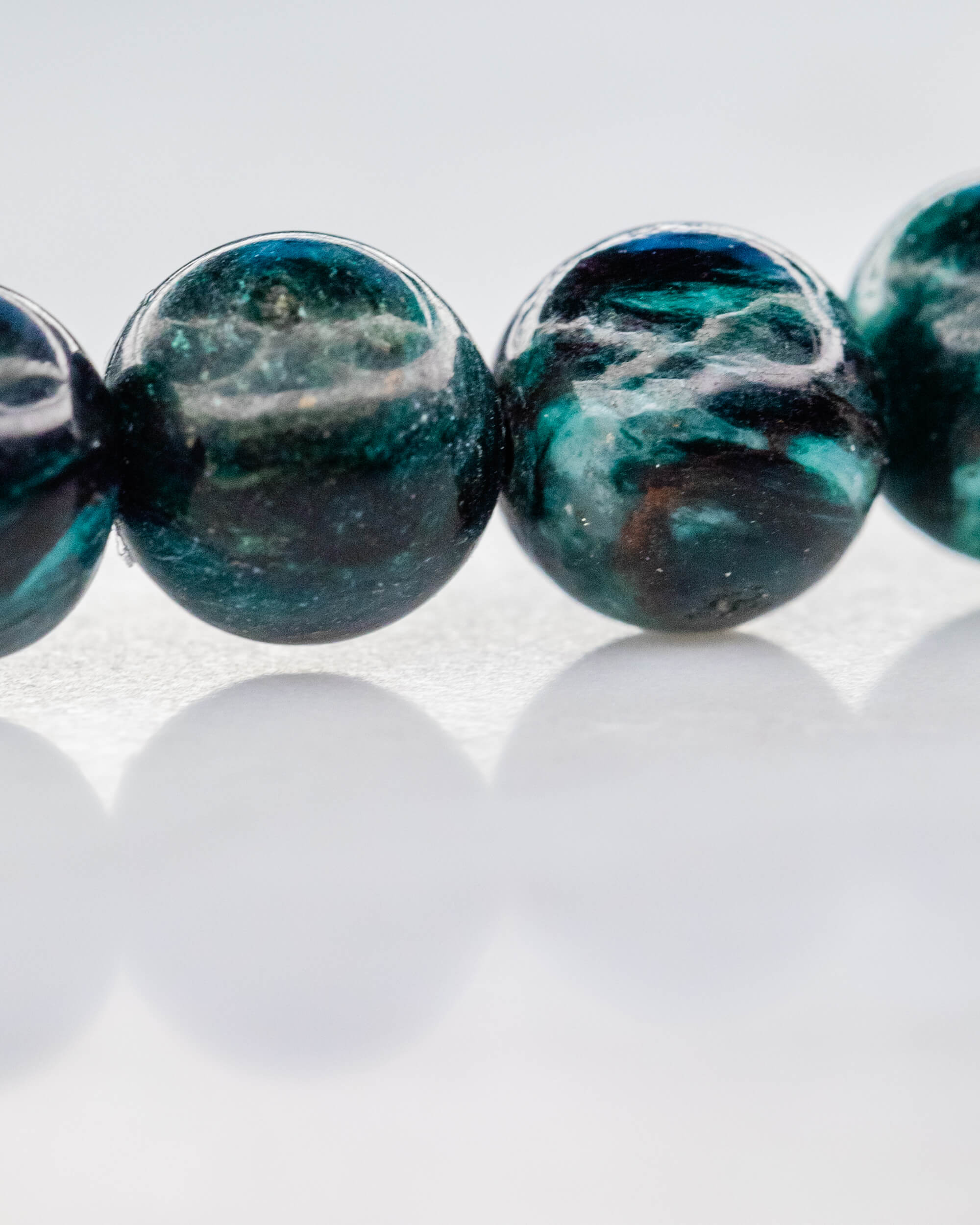 Codificador de Esmeralda en Matriz de Biotita y Turmalina Negra (32 cm)