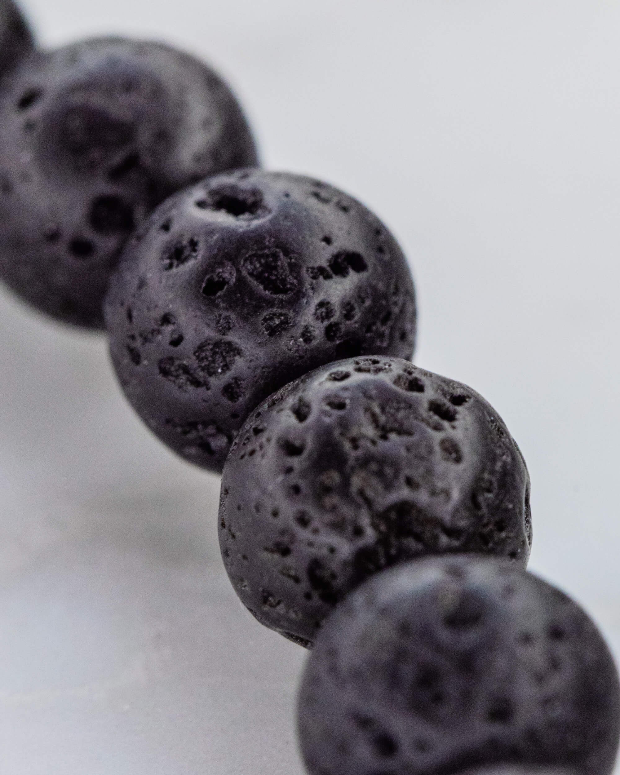 Codificador de Mano Piedra Volcánica 34 cm - Raíz y Fuego (Agesta)