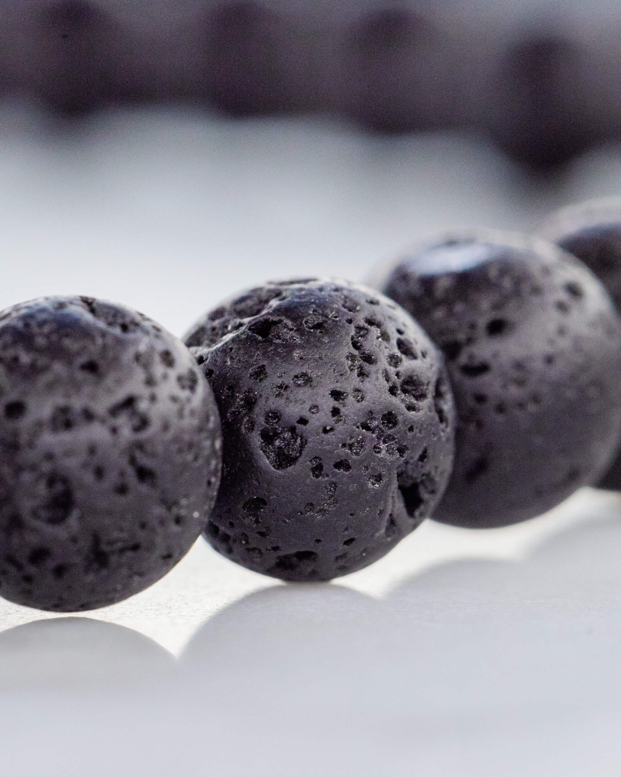 Codificador de Mano Piedra Volcánica 34 cm - Raíz y Fuego (Agesta)