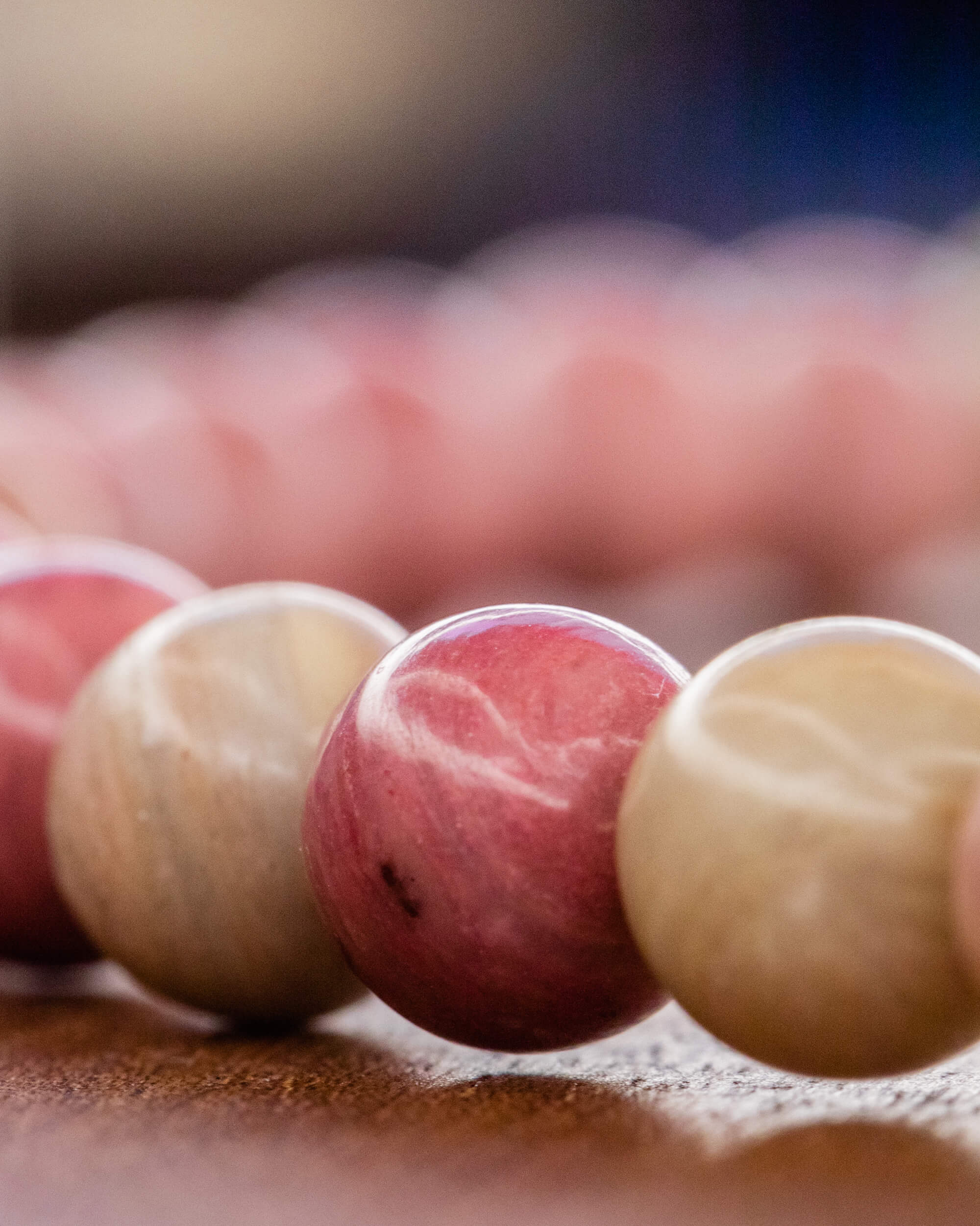 Codificador de Mano Rodonita Rosa 34 cm - Amor Firme (Agesta)