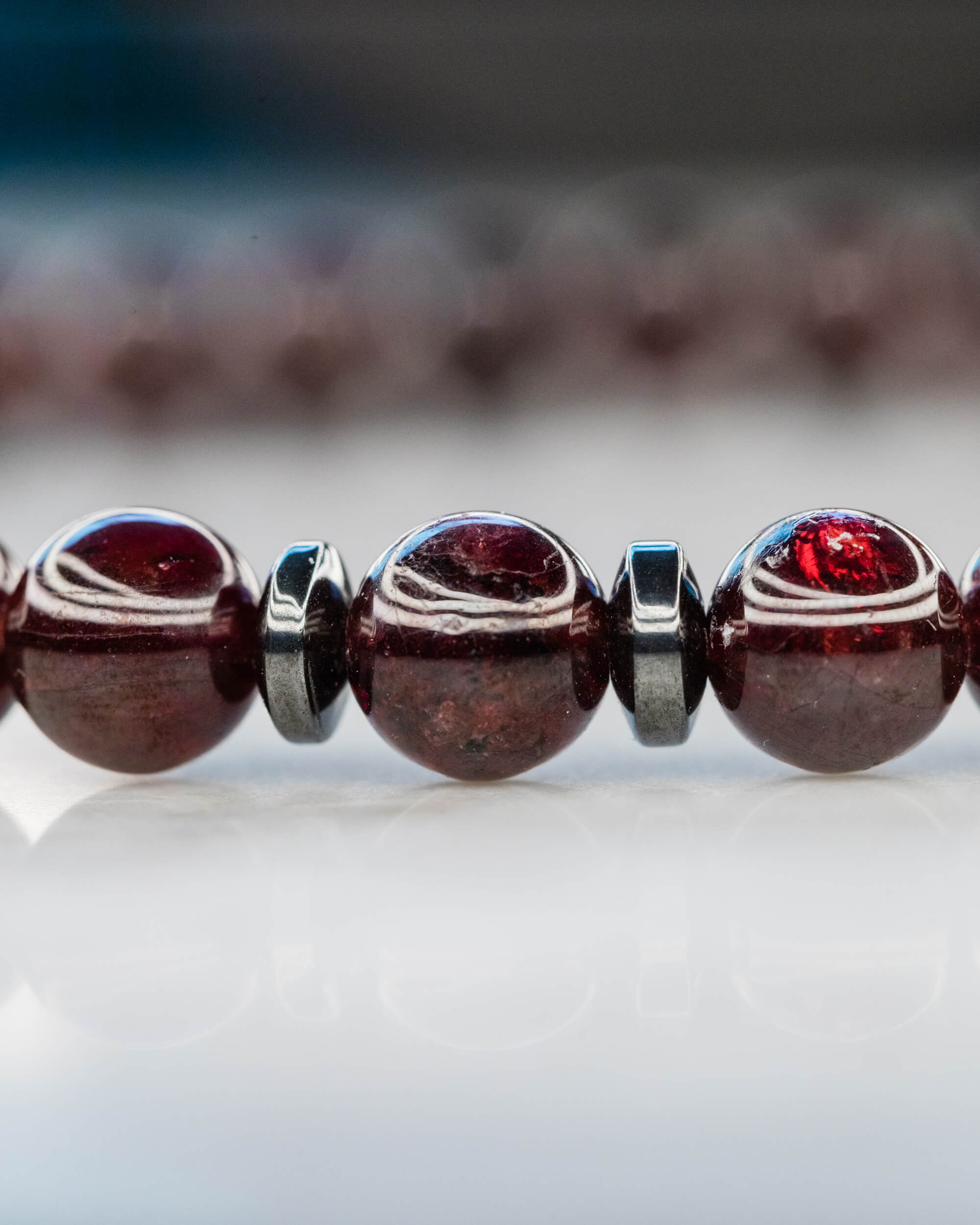 Codificador de Mano Granate Rojo 33 cm - Fuerza y Raíz Profunda (Agesta)