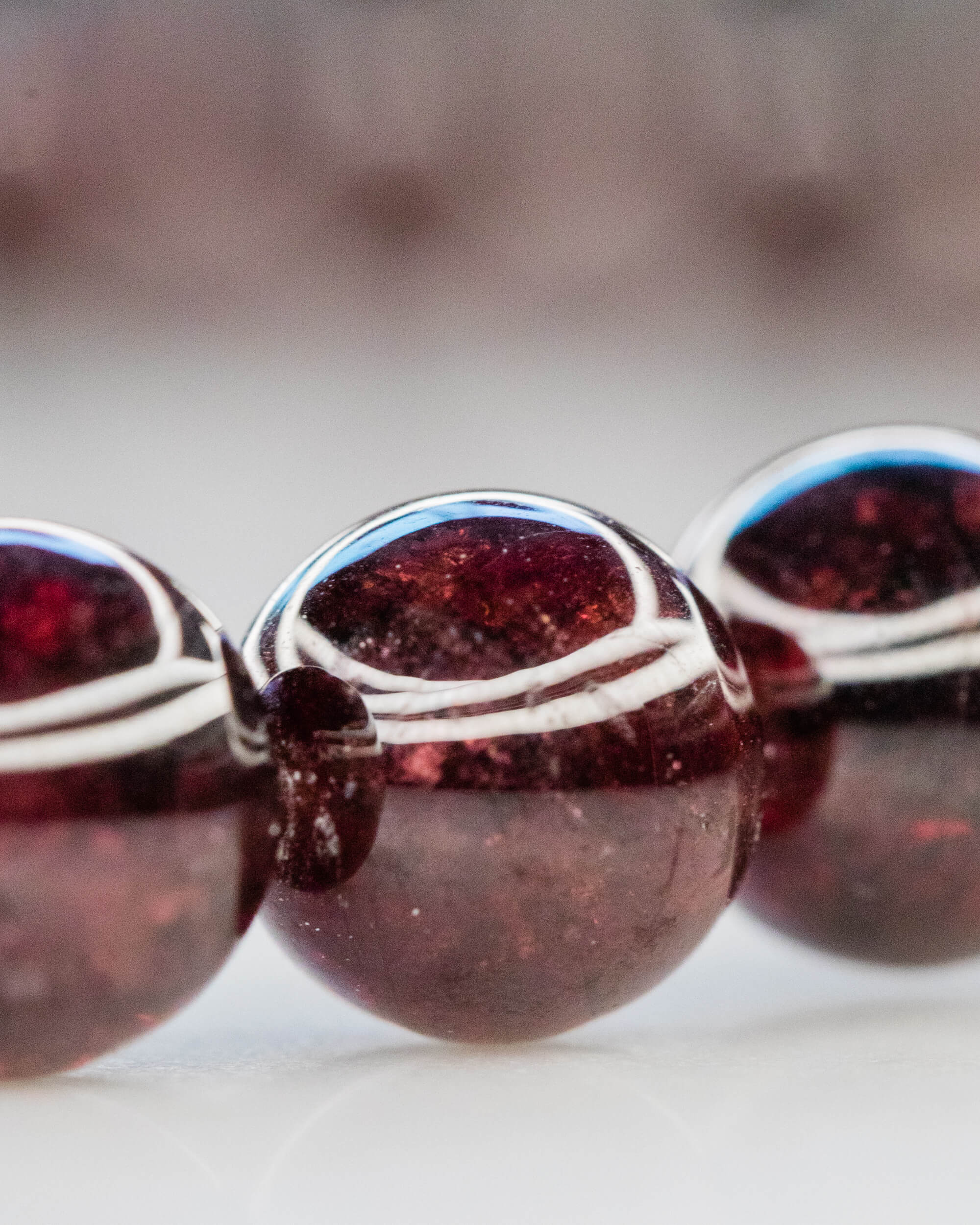 Codificador de Mano Granate Rojo 33 cm - Fuerza y Raíz Profunda (Agesta)